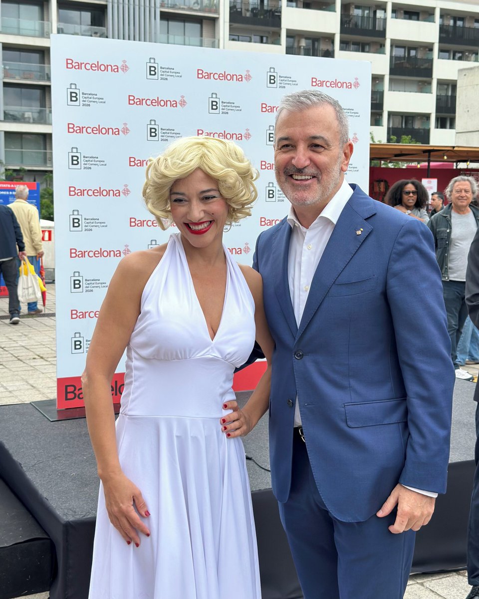 EncantsBCN's tweet photo. Encants Barcelona va celebrar la 🇪🇺Capitalitat Europea del Comerç de Proximitat i donant un tast del nostre pròxim esdeveniment:🗓️“Marilyn Monroe a Encants Barcelona: 100 anys d’una icona” de l’1 al 20 de juny a Encants Barcelona. https://t.co/hLJFr4CqP6