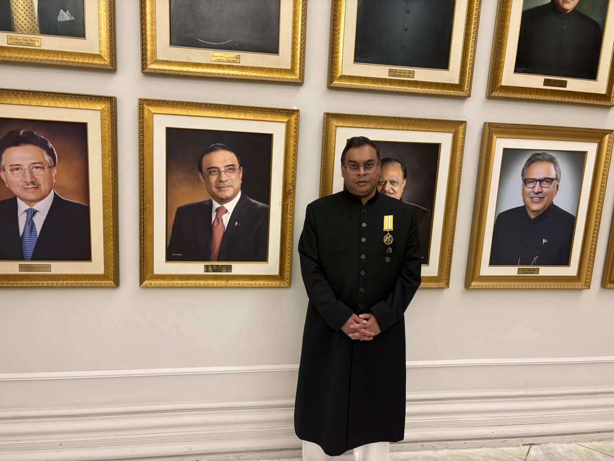 shabi1009's tweet photo. Honoured to awarded Tamgha I Imtiaz for Public Services by the Government of Pakistan 🇵🇰 @ukinpakistan @GovtofPakistan @PresidentAAZFC @PakEmbassyUK @BAUSurology @siutpakistan @indushospitalpk @Uro_News @IBUSurology @SWBHnhs @uhbtrust @PakInBirmingham @Dow_Uni @appne_official https://t.co/XoadshSu7s