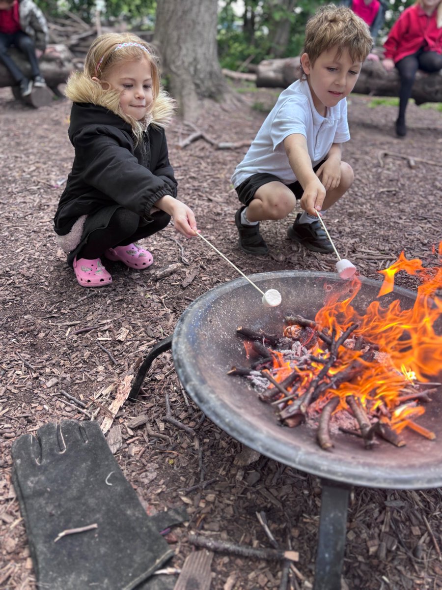 WPSYork's tweet photo. Year 1 loved their forest session this week! We worked together to create a cosy fire and then enjoyed toasting tasty marshmallows over the heat! We were amazing at listening to the fire safety rules too! 🔥 #WPSYY1 #WPSYForest #woodthorpecharacter https://t.co/dy30V7zhJz