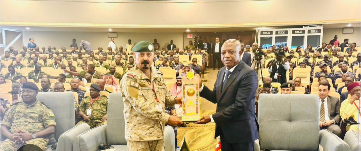 AzifMetol's tweet photo. Plus de 300 experts du secteur #sécuritaire se sont réunis à #Lomé pour le lancement de l'initiative Da’m. Ce projet porté par la #CIMCT cible directement l'amélioration de la préparation des forces de défense contre les groupes armés #terroristes dans la sous-région
#Togo https://t.co/fWlDGqfpEU