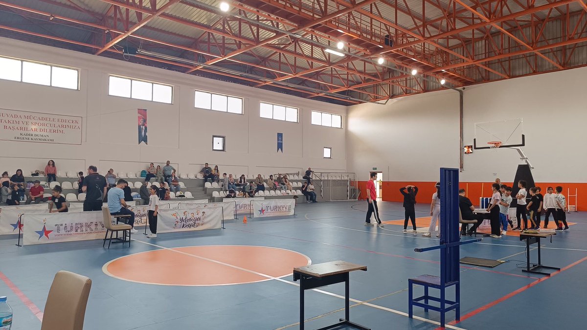 ozanbileyci's tweet photo. Türkiye Sportif Yetenek Taraması ve Spora Yönlendirme Programı kapsamında Ergene’mizde eğitim gören öğrencilere yönelik son test uygulamaları gerçekleştirildi. 135 öğrencinin katıldığı programda öğrencilerin sportif yetenekleri çeşitli branşlara yönelik testlerle değerlendirildi. https://t.co/MKTqqSZAS1