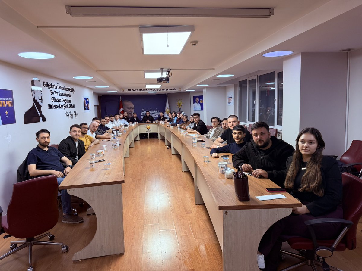 akgncbayrampasa's tweet photo. Gençlik Kolları Başkanımız @altnbyfrht ‘in başkanlığında haftalık toplantımızı gerçekleştirdik. İl Yönetim Kurulu Üyemiz @muhammeddsen61 teşrif ettiler.
İstişare ve değerlendirmelerin yapıldığı toplantımızın, teşkilatımız adına hayırlara vesile olmasını temenni ediyoruz.

Yeni Yaşına Giren  İlçe Gençlik Kolları Çevre Ve Şehircilik  Birim Başkanımız Hilal VATANSEVER’in Mutluluğunu Paylaşıyor Hayırlı Ve Güzel Bir Ömür Diliyoruz. Birliğimiz Beraberliğimiz Daim Olsun.🎂🎉

📍AK Parti Bayrampaşa İlçe Başkanlığı