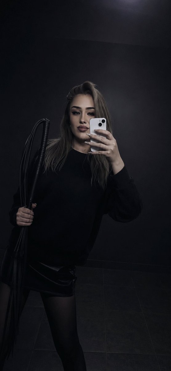 Mistress Elise tweet media