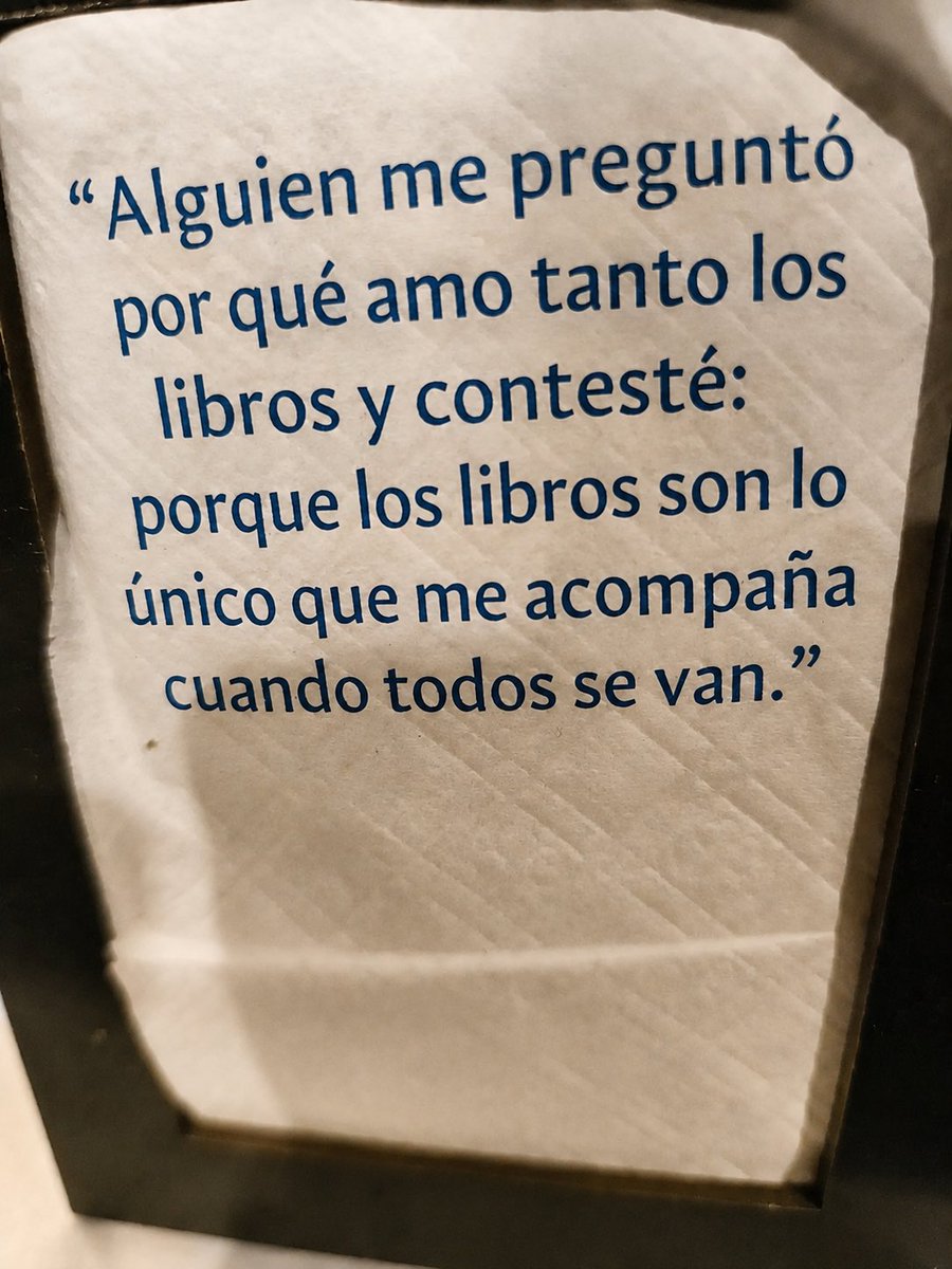 Cementerio De Libros tweet media