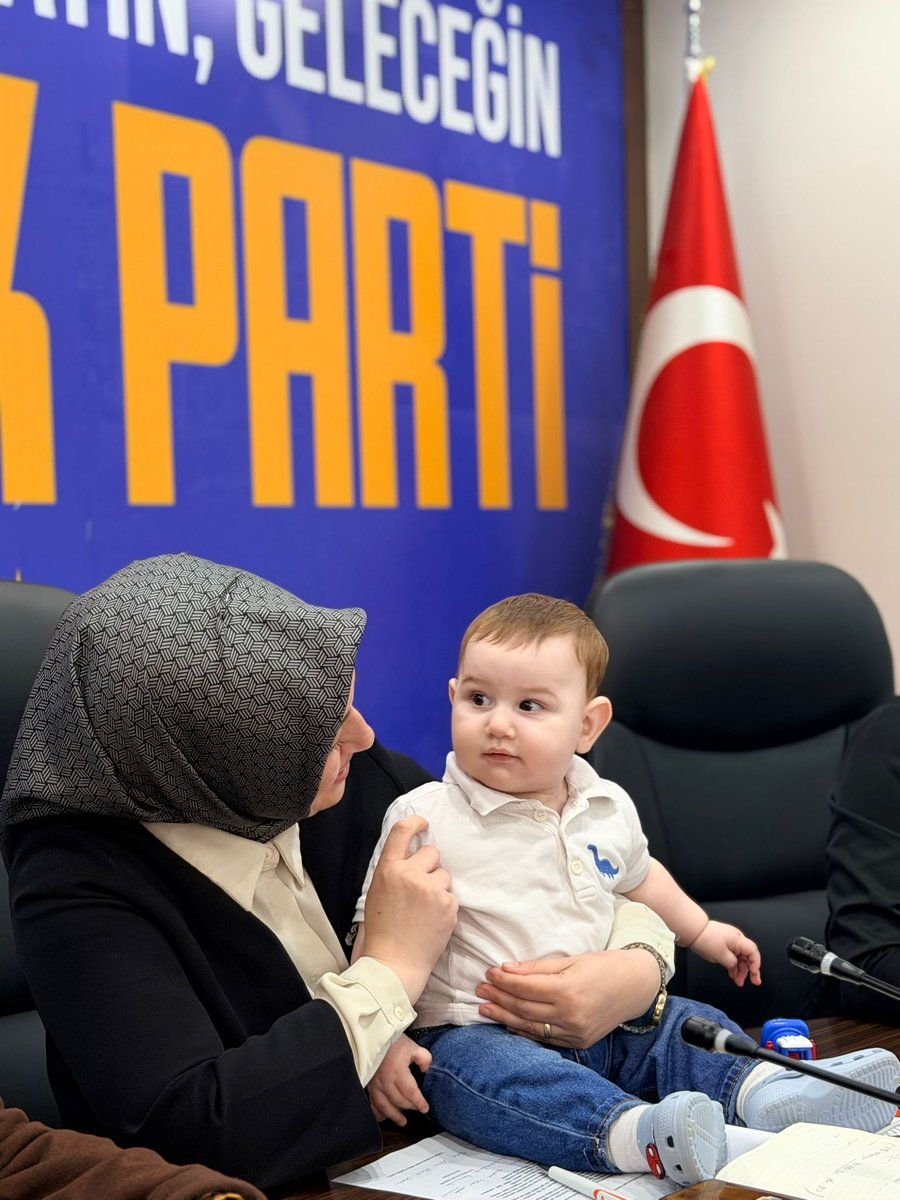 akkadinsbeyli's tweet photo. Başkanımız @GultenBozer başkanlığında Yönetim Kurulu Toplantımızı gerçekleştirdik.
İstişare ve değerlendirmelerimizin yapıldığı toplantımızda, en tatlı misafirimiz de bizlerleydi. Minik neferimizin neşesi ve samimiyeti karelerimize güzel bir hatıra olarak toplantımıza eşlik etti. https://t.co/tEBCNGQgl9