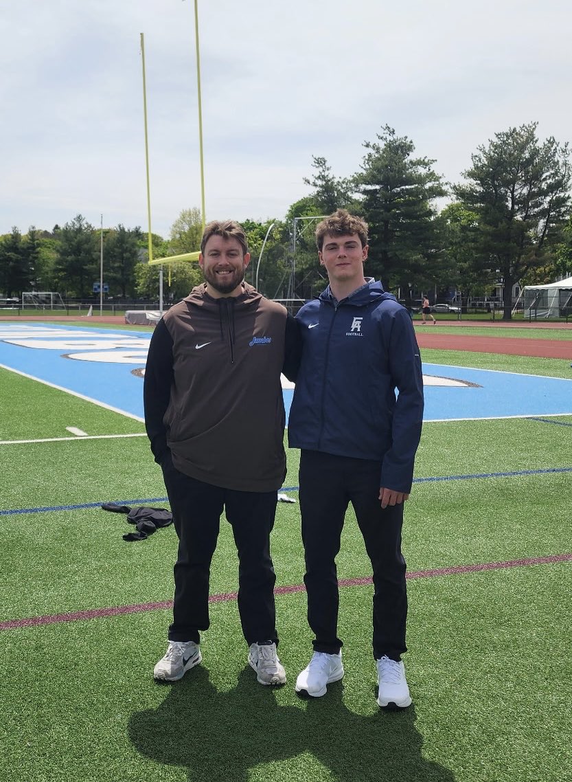 JacksonMil88818's tweet photo. Thank you to @_CoachMurphy for having me on campus for a great visit and tour! I enjoyed learning more about Tufts Football and the school.

@FootballTufts 
@toddfairlie 
@EA1785_Football https://t.co/uJAzhGvi2a