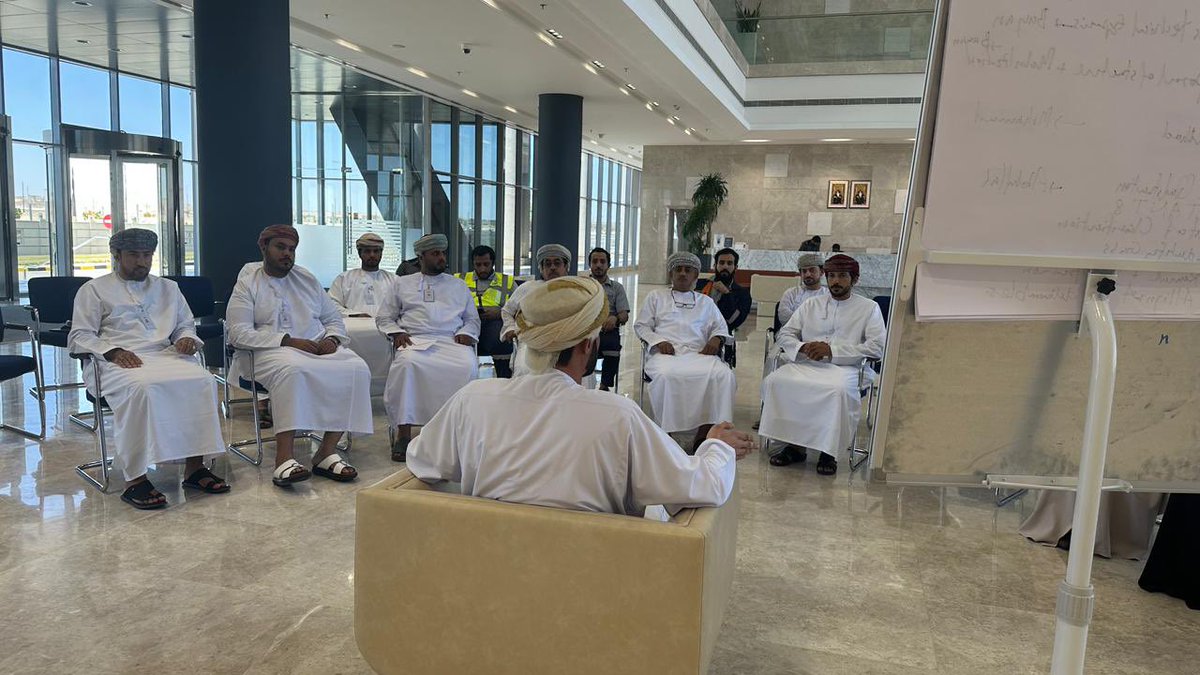 mohsin550's tweet photo. كل الشكر والتقدير للأخ الفاضل: سيف بن ناصر الشكيلي، مدير مكتب الرئيس التنفيذي بالمنطقة الاقتصادية الخاصة بالدقم، على الجلسة الحوارية الثرية بعنوان: “من المشاعر إلى الشعائر” والتي أُقيمت اليوم بمبنى المنطقة الاقتصادية.

جلسة جميلة استحضرت روحانية الحج ومعانيه الإيمانية العظيمة. https://t.co/yEVVkOkO4Q
