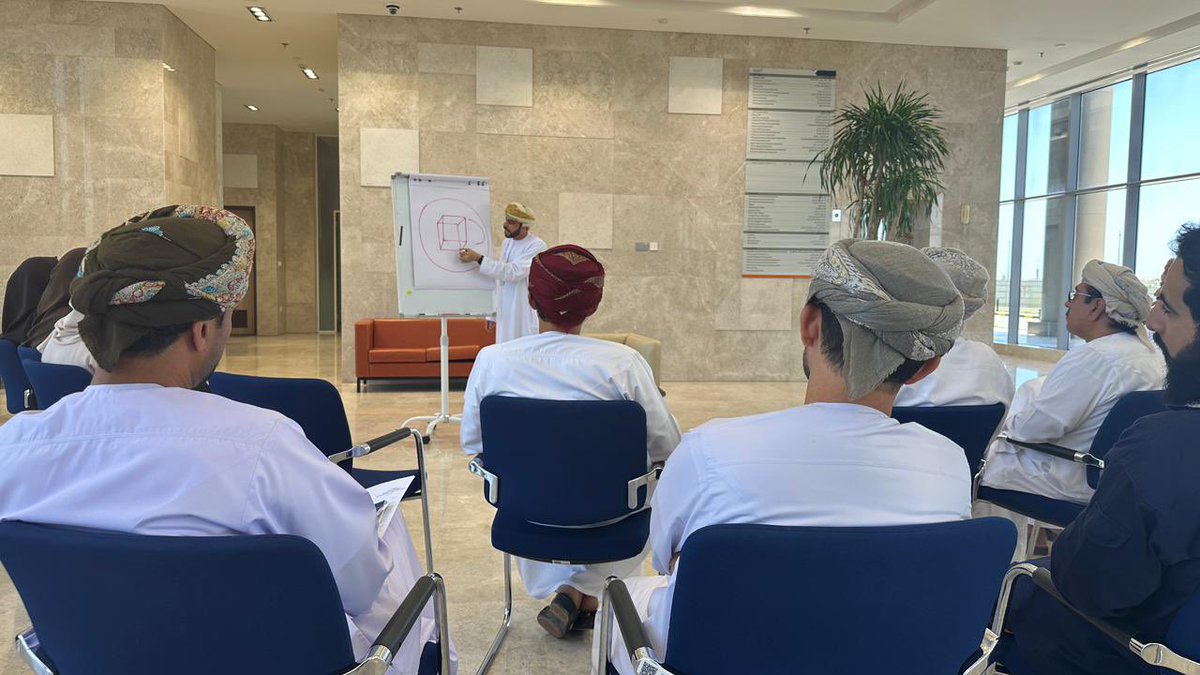 mohsin550's tweet photo. كل الشكر والتقدير للأخ الفاضل: سيف بن ناصر الشكيلي، مدير مكتب الرئيس التنفيذي بالمنطقة الاقتصادية الخاصة بالدقم، على الجلسة الحوارية الثرية بعنوان: “من المشاعر إلى الشعائر” والتي أُقيمت اليوم بمبنى المنطقة الاقتصادية.

جلسة جميلة استحضرت روحانية الحج ومعانيه الإيمانية العظيمة. https://t.co/yEVVkOkO4Q