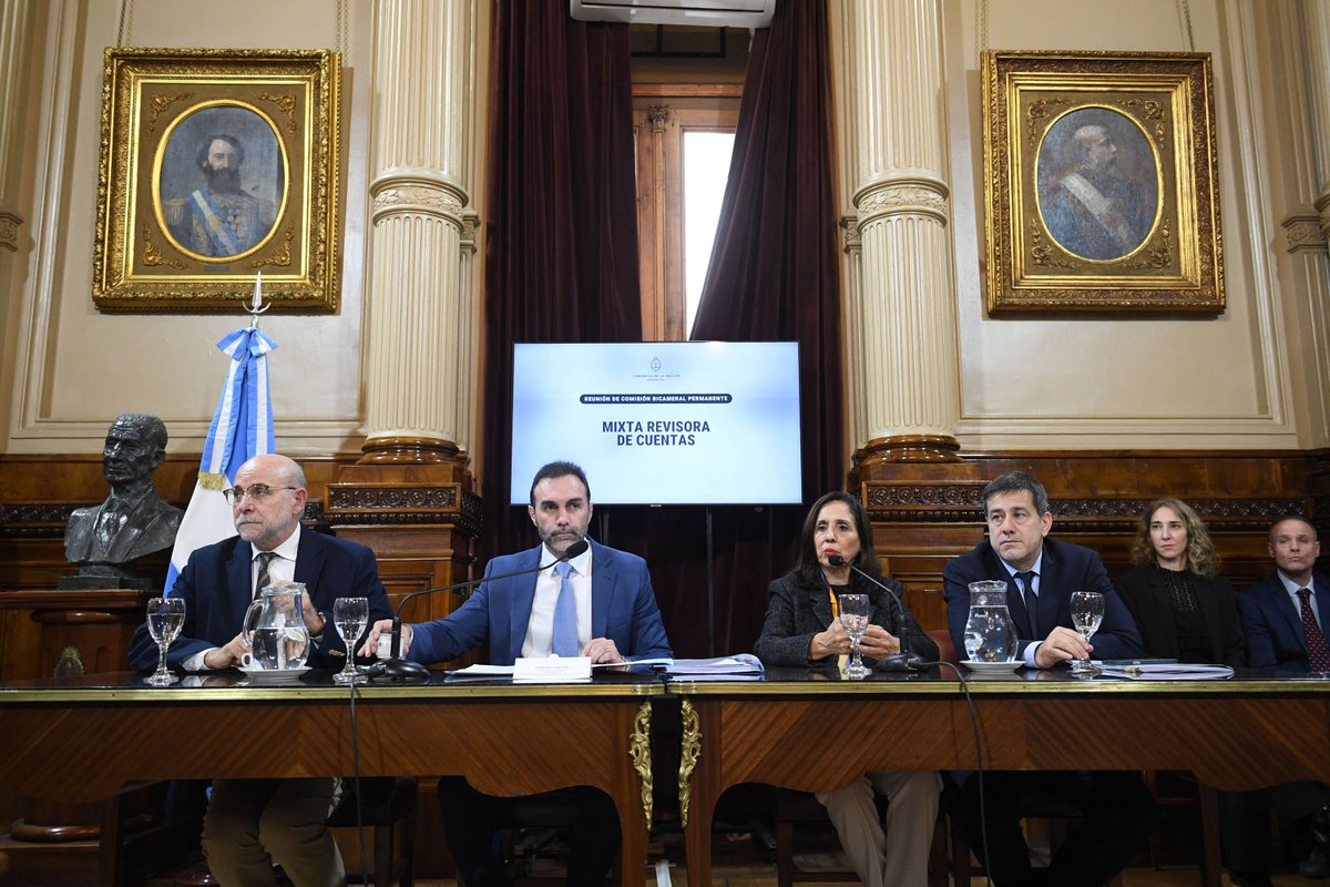 ucrsenado's tweet photo. @MaxiAbad @carolinalosada @mariana_juri Además, se reunió la Comisión Bicameral Permanente Mixta Revisora de Cuentas, que definió al senador nacional por Catamarca @FamaFlavio como su secretario y realizó un repaso de la situación actual de dicha comisión. https://t.co/t01ihdcYsT