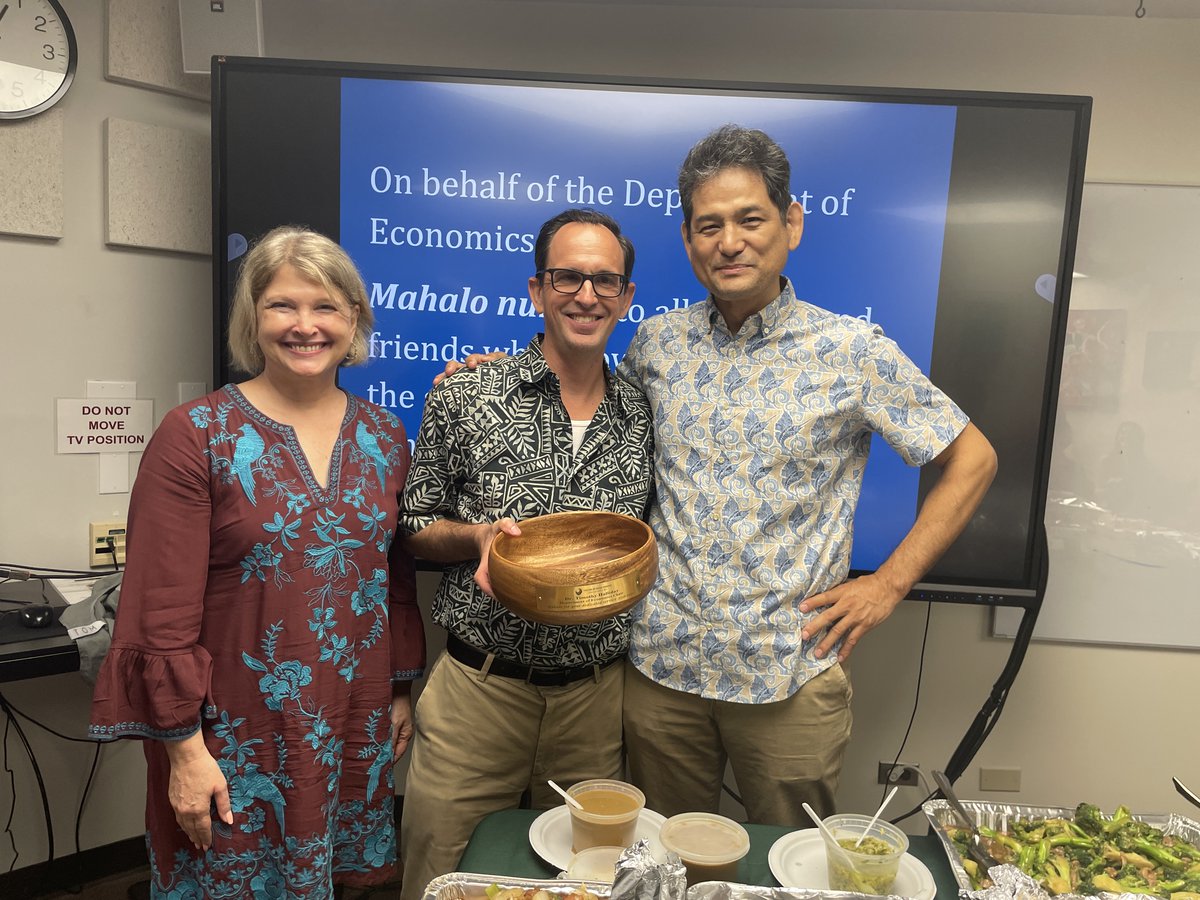 UHM_ECON's tweet photo. University of Hawaii at Manoa Economics Award Ceremony 🌺 The UH Manoa Economics faculty, staff, and students gathered to celebrate graduate and undergraduate students on their outstanding achievements!  #UHMānoa #UHM #UHEconomics #Economics #HigherEd #Hawaii #UniversityOfHawaii https://t.co/XJMadyZxxA