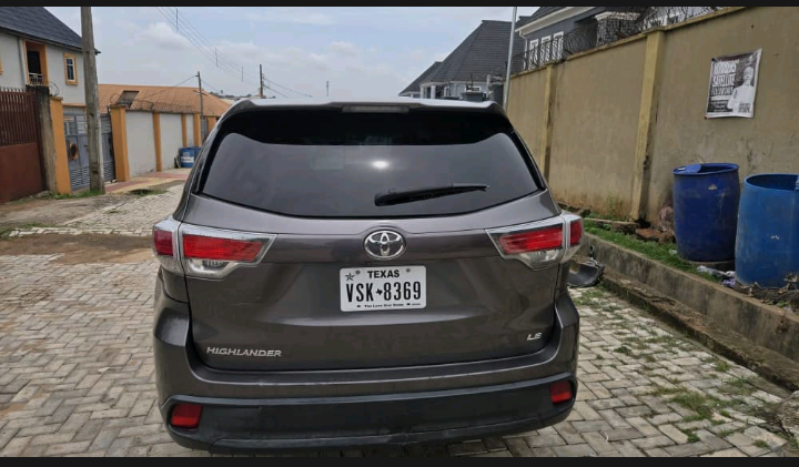 Suntexnigent's tweet photo. JUST LANDED NOW! VERY CLEAN 2016 FOREIGN USED TOYOTA HIGHLANDER LE! TOTAL ACCIDENT FREE AND COMES WITH 4PLUG ENGINE SELLING @N24.5M ONLY😱😍🥰❤️

FOR INSPECTION || PAYMENT || CALL/WHATSAPP 08035095668 https://t.co/kXhza9iei7