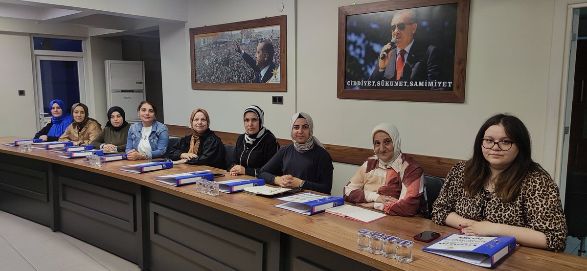 akkadininegl's tweet photo. Haftalık Olağan Yönetim Kurulu Toplantımızı 
Kadın Kolları Başkanımız Suna Dardağan Demir Başkanlığında, İl Koordinatörümüzün katılımı ile gerçekleştirdik.

#akkadıni̇negöl
#i̇negöl https://t.co/eduawCh6mb