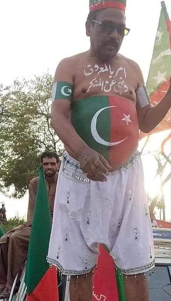 realesthatic's tweet photo. #گند_کو_ٹھکانے_لگانا_ہوگا https://t.co/UDiN7WuzGj
