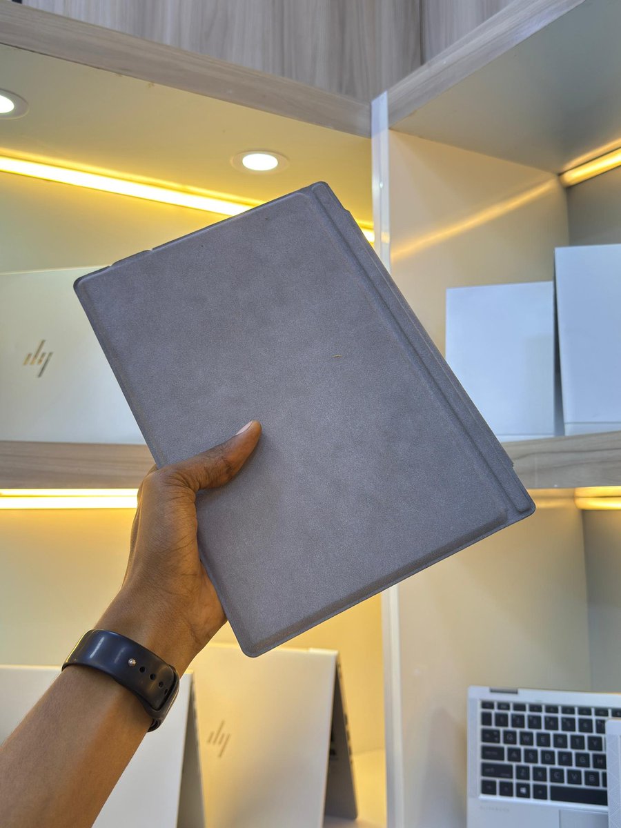 Continenta27951's tweet photo. Microsoft Surface Pro 5 Detachable

Features 👇🏽
 
Intel Core i5-7300U @ 2.70GHz (4CPUs)
Max Turbo Boost: up to 3.8 GHz

7th Generation processor 

256GB SSD Nveme
8GB RAM DDR4 https://t.co/Nz0ZJxDoJn