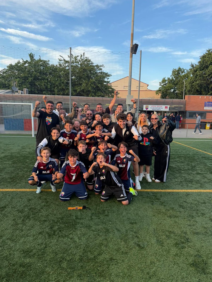 CEMercantil's tweet photo. 🔴🔵 𝗔𝗟𝗘𝗩𝗜 𝗦𝟭𝟮 "𝗔"
🔵🔴
🏆Preferent
@CEMercantil 7 - @UEVilassardeMar 1.
⚽️⚽️⚽️⚽️ Tiago
⚽️ Kajetan
⚽️ Guillem
⚽️ Roc

Partit molt complet per tancar una temporada increïble que tanquem amb una ratxa de 23 partits sense perdre.

🏆 Som de Copa Catalunya !!!

#CEMAleS12A https://t.co/mPJd2jdIvT