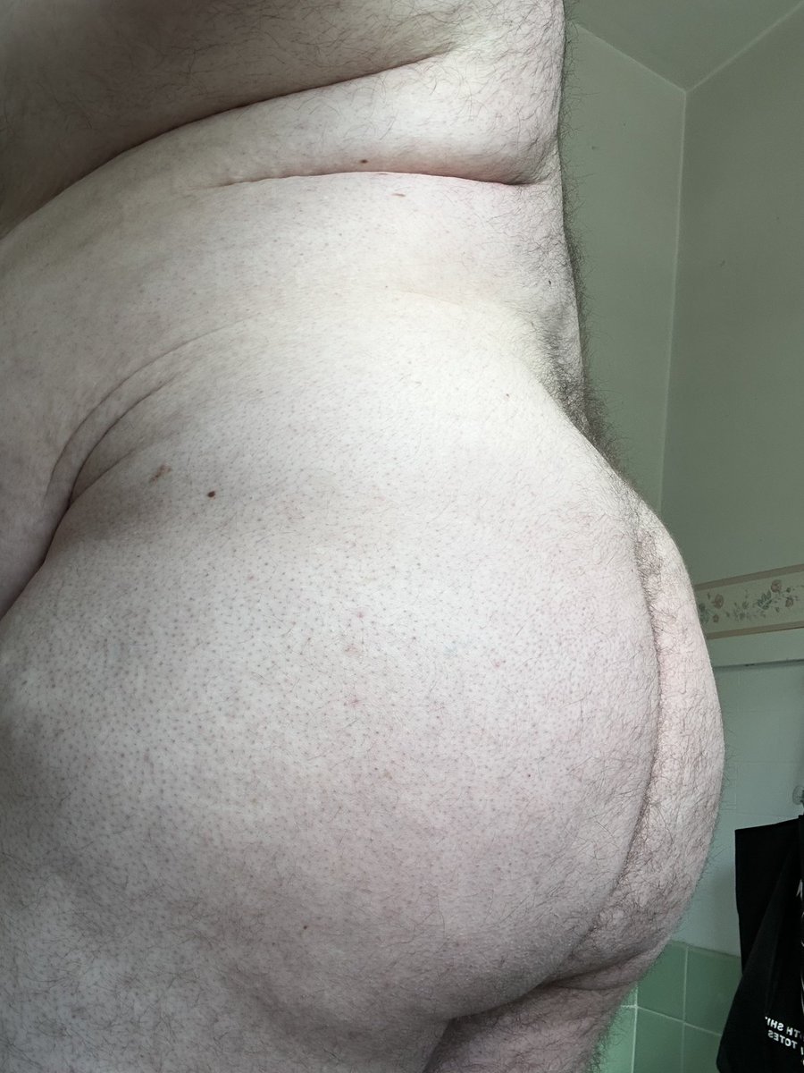 Honey_Mustard98's tweet photo. Would you rather play with the front or the back? https://t.co/5yQNCApr10
