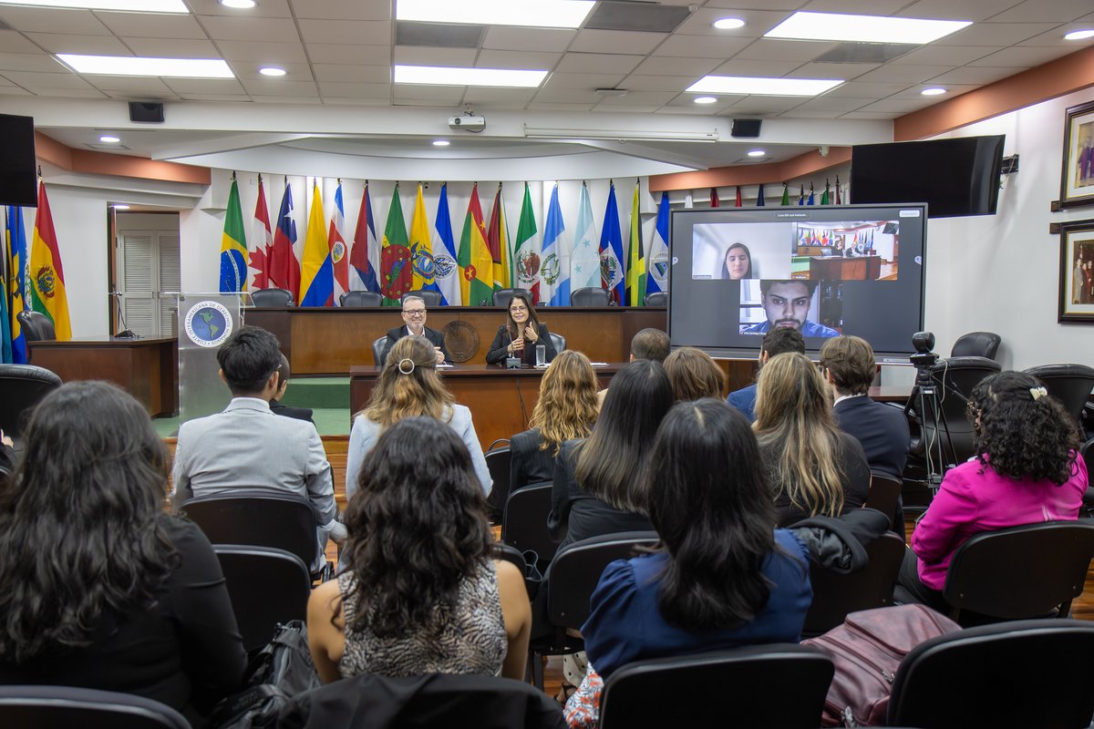 CorteIDH's tweet photo. ⚖️ Inició el período mayo-agosto 2026 del Programa de Pasantías y Visitas Profesionales.

La Secretaria del Tribunal, Gabriela Pacheco Arias, juramentó a las personas pasantes y visitantes profesionales que se integran desde distintos países para apoyar el trabajo de la Corte.

📸 Revive este momento en: https://t.co/gOKKLy5Czq

#CorteIDH
#DerechosHumanos