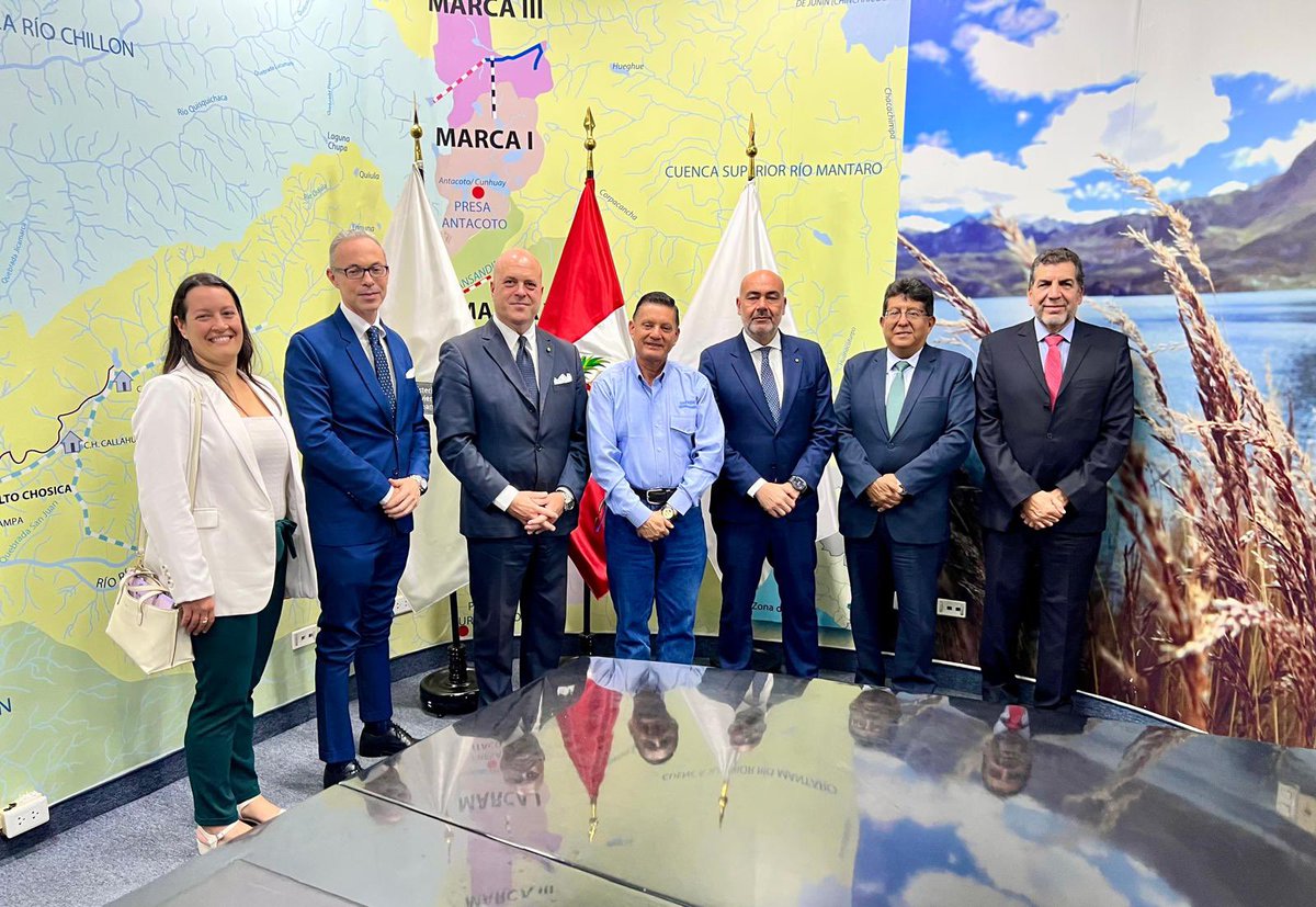 Italy in Perú tweet media