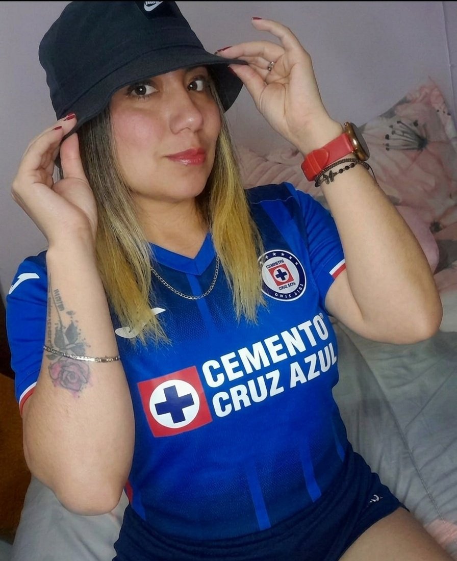 _anyadr_'s tweet photo. Apostamos...?
🚂 vs 🐐

Bonito #MiercolesDeMorboYProvocación 
#cruzazulvschivas https://t.co/B1Rx9JxHMz