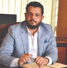 FaridKhan85's tweet photo. میرے بڑے بھائی کے عرصہ ڈیڑھ سال سے سات کروڑ روپے بلیو ورلڈ سٹی کے مالکان سعد نذیر و نعیم اعجاز نے ادا کرنے ھیں،چوہدری نعیم اعجاز مسلم لیگ نواز کا ایم پی اے بھی ھے،ھم نے وفاقی و صوبائی جماعت کے ذمہ داران سے رابطہ کیا لیکن اب تک کوئی سنوائی نہیں ھوئی،کیا اس ملک میں کوئی قانون ھے؟کیا ھمارا جماعت کے لئے کیا  ہوا تھوڑا بہت کام بھی اس قابل نہیں کہ ھمیں بلاکر سن ھی لیا جائے؟میرا بھائی جس کے ایک بیٹا اور چھ بیٹیاں ھیں،پانچ بیٹیوں کی شادی کرنی ھے یہ ساری عمر کہ پونجی اس وقت اول الذکر لوگوں کے پاس ھے،میری قیادت سے گذارش ھے کہ میرے اس مسئلے کو حل کروانے کے لئے کوشیش کریں۔
@MaryamNSharif @TararAttaullah @ZeshanMalick @BilalRixwan1
