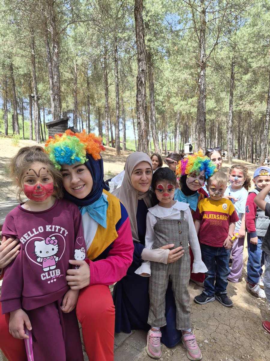 BurdurKYGM's tweet photo. 📍 Bucak Yurdu

Öğrencilerimizle birlikte Mehmet Akif Ersoy 4–6 Yaş Kur’an Kursu’nun “Anneler Günü” piknik programına katıldık. 🌸💛

Öğrencilerimiz miniklere yüz boyama etkinlikleri yaptı, birlikte oyunlar oynayıp güzel anılar biriktirdik. https://t.co/Xx67ZfrKaE