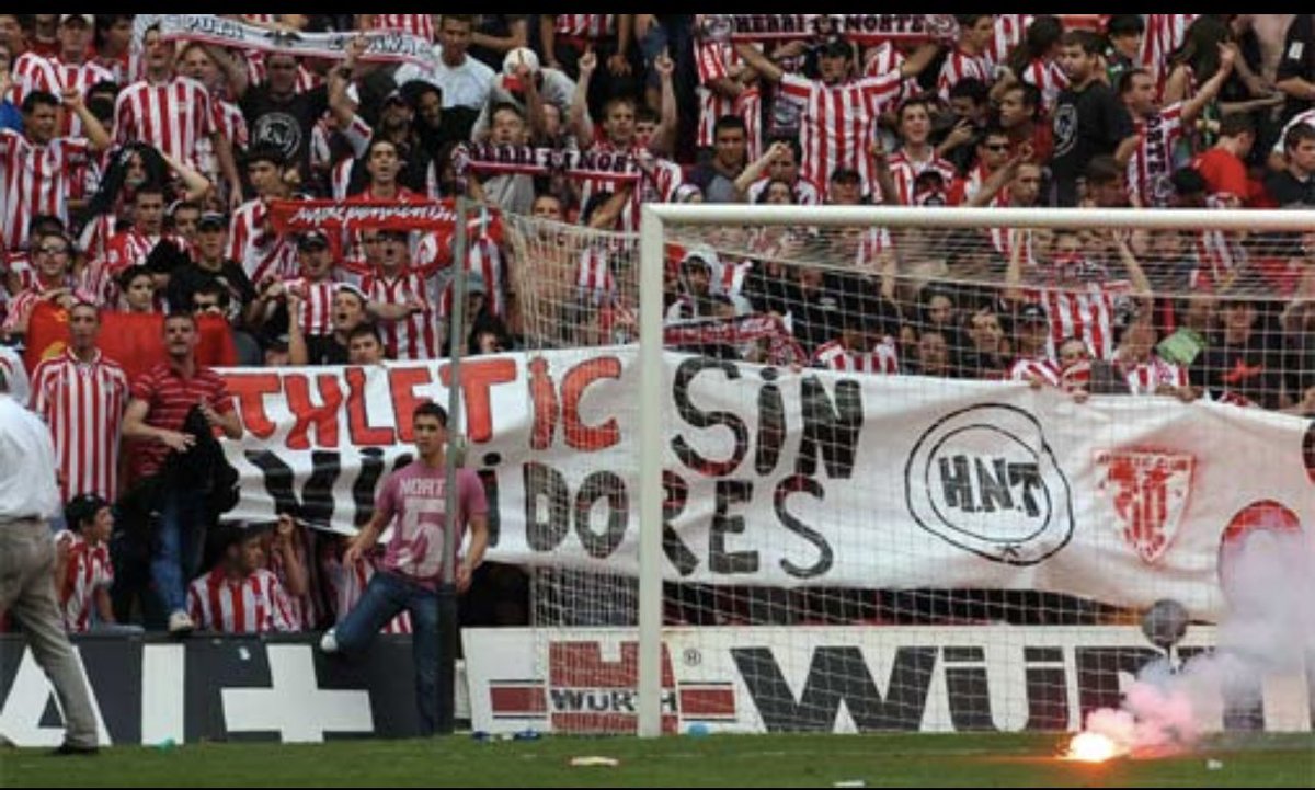 Calvorotador's tweet photo. Volver andando desde Cornellá me parece lo mínimo después del bochorno que hemos vuelto a vivir hoy.Este escudo y sus 127 años de historia merecen muchísimo mas respeto del que están mostrando estos tipejos.Equipo con salarios de champions que no se justifican y con cero ambición https://t.co/TshDc1zaI1