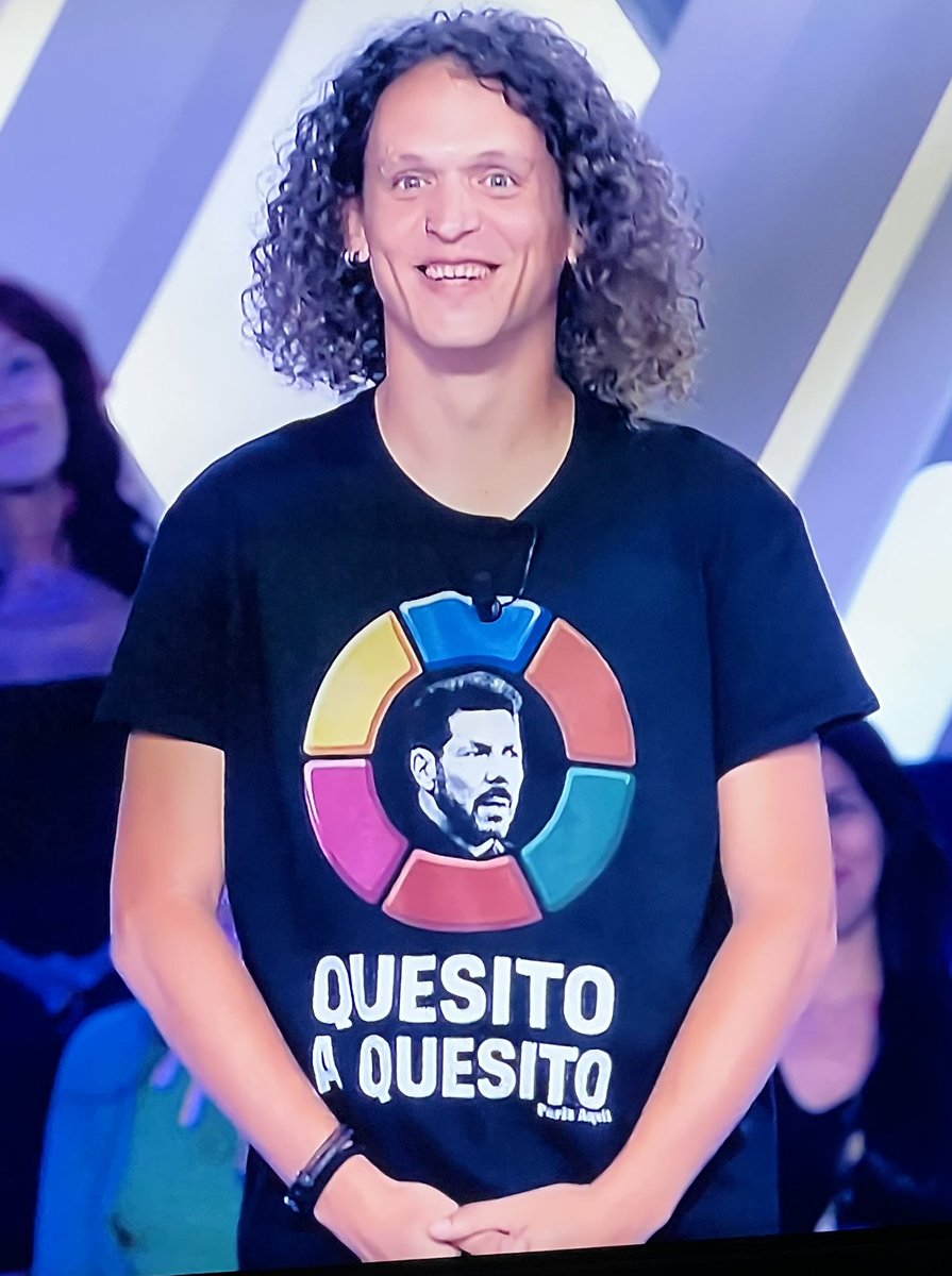 superatleti_es's tweet photo. No es IA 🤣🤣

Un concursante catalán lleva una camiseta de “quesito a quesito” con la cara de Simeone en #trivialpursuit https://t.co/oUBdOYIzze