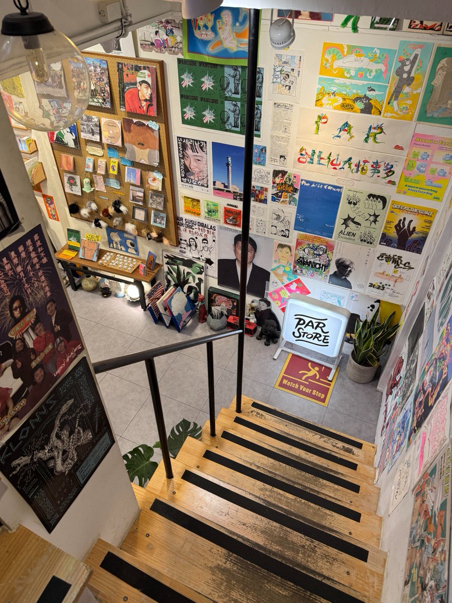 sktahnu's tweet photo. この小さなお店はなかなか良い感じですね。ここに来る人も多いです。 https://t.co/7dkpFmtdiG