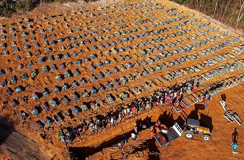 odadaista's tweet photo. 12 de março - Dia nacional em memória das vitimas do COVID-19
Data extramemente simbólica, pq o aniversário do Bolsonaro é 21 de março (o número ao contrário). Para que sempre lembramos que se não fosse aquele governo, jamais chegariámos num número de mortes tão alto https://t.co/dOUKiXWw49