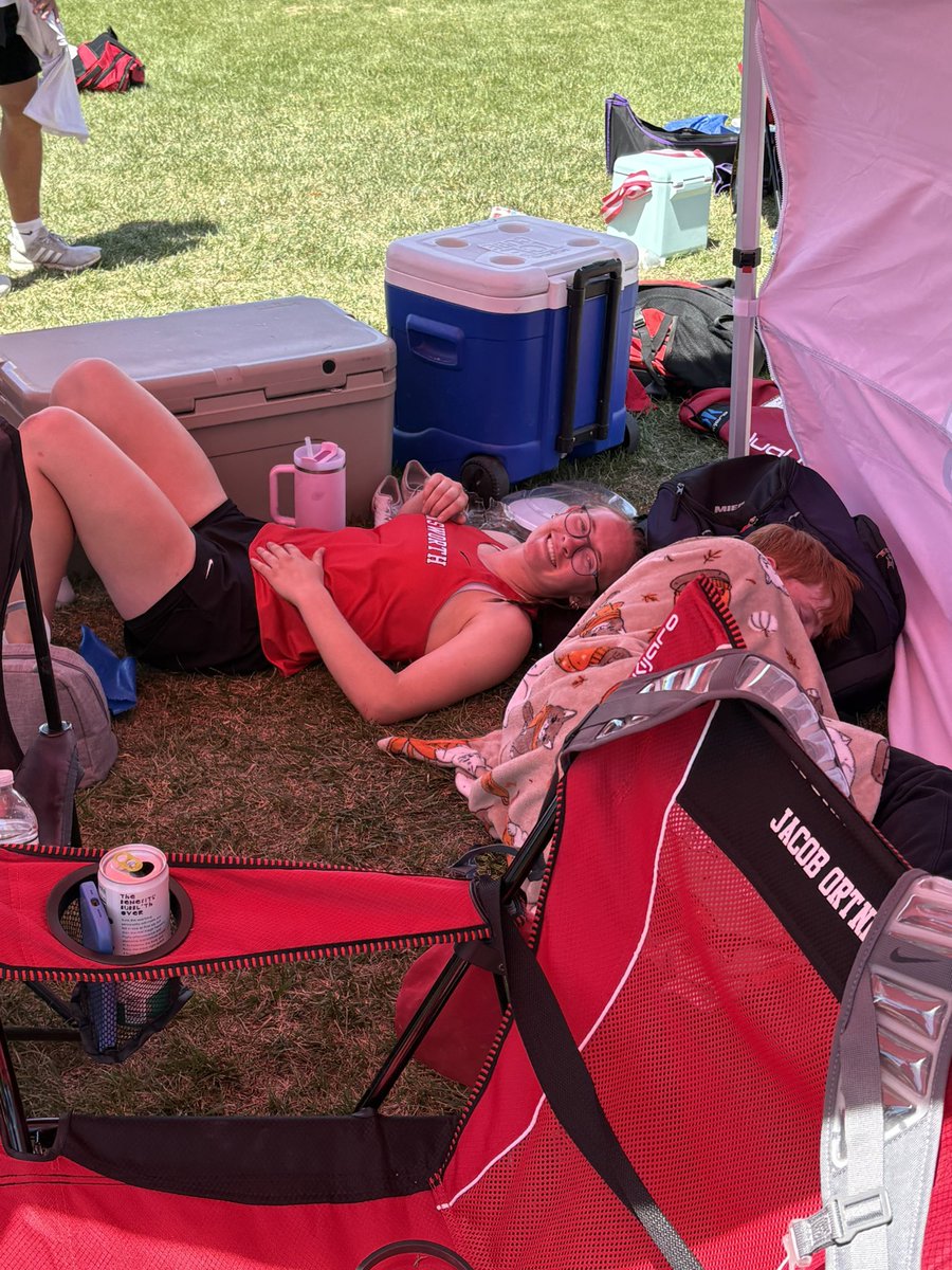 CoachJakeNelso1's tweet photo. 3rd state meet qualifier for the Bulldogs! (This is how you have to pose after a hard-run 400)
@go_ahsbulldogs https://t.co/akJkJi24uX