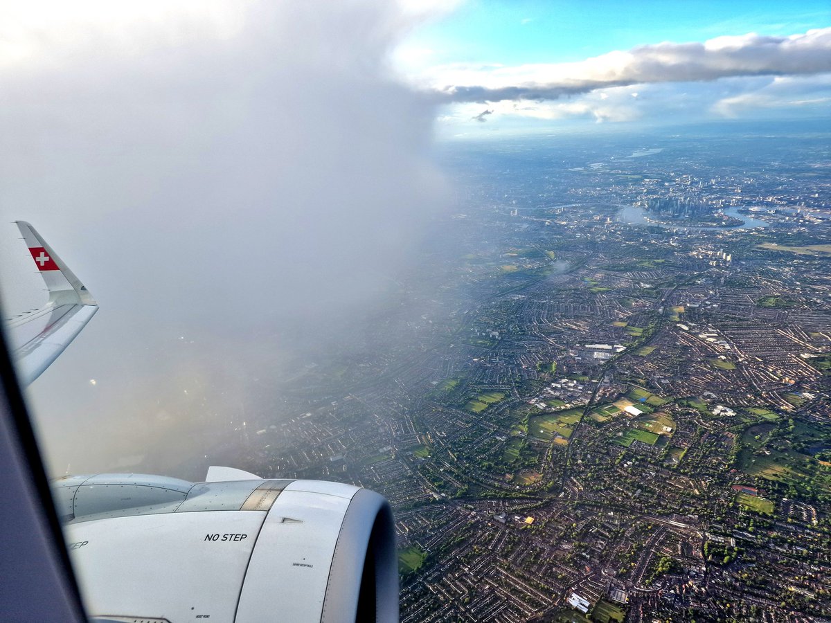 KaptainKwack's tweet photo. Playing peek-a-boo with the City of London behind a cloud on our approach today....
@StormHour #London #wingshot https://t.co/FTkRlgfEsM