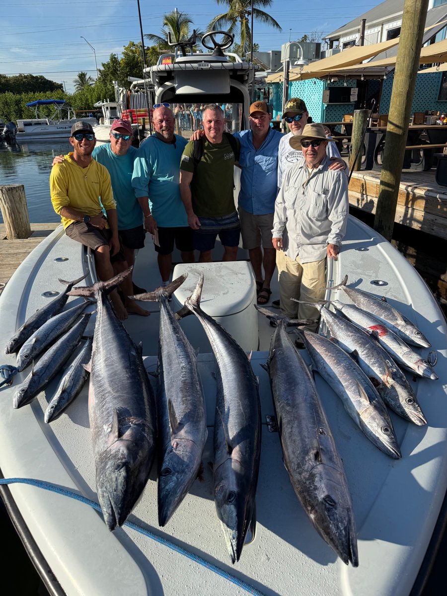 reel_guides's tweet photo. Wahoo and kingfish kind of day 🌴🎣🔥

#Wahoo #Kingfish #FloridaKeys #Fishing https://t.co/mtFcVDFOcC
