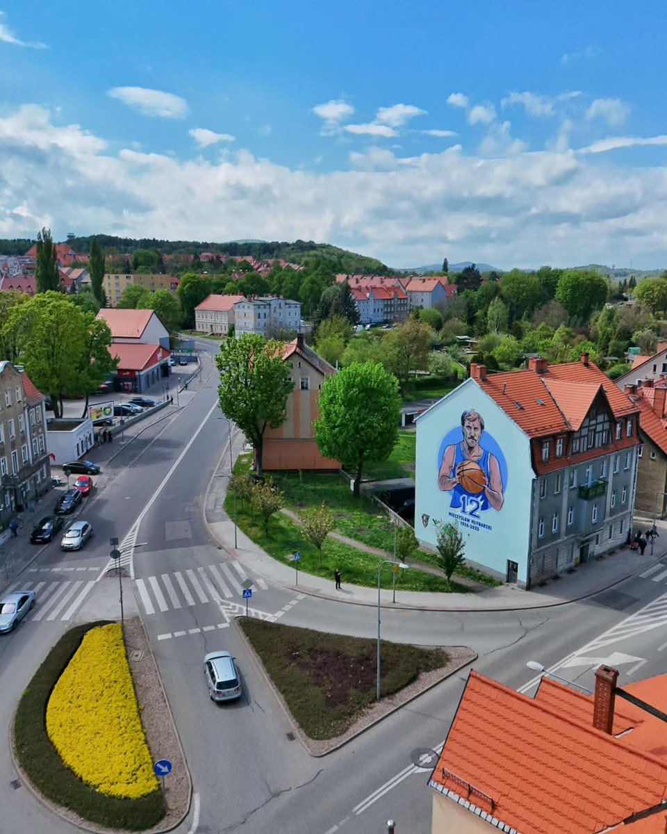 dholda11's tweet photo. Adres? Pl. Górnika, skrzyżowanie ul. Piłsudskiego i 11 Listopada. Dzielnica Nowe Miasto, Wałbrzych. https://t.co/MzSEUl8PLl