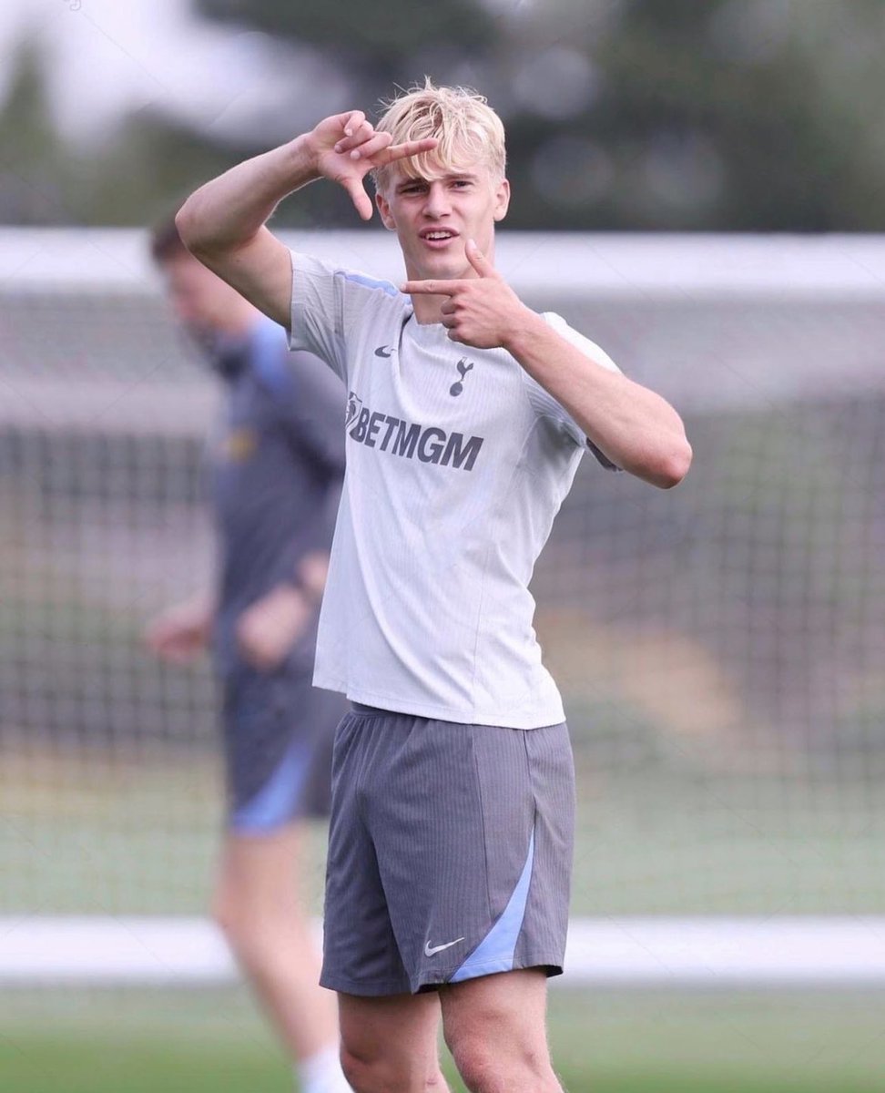 fxllingforever's tweet photo. if his football career fails, bergvall should just model atp https://t.co/o2llq3Gp87