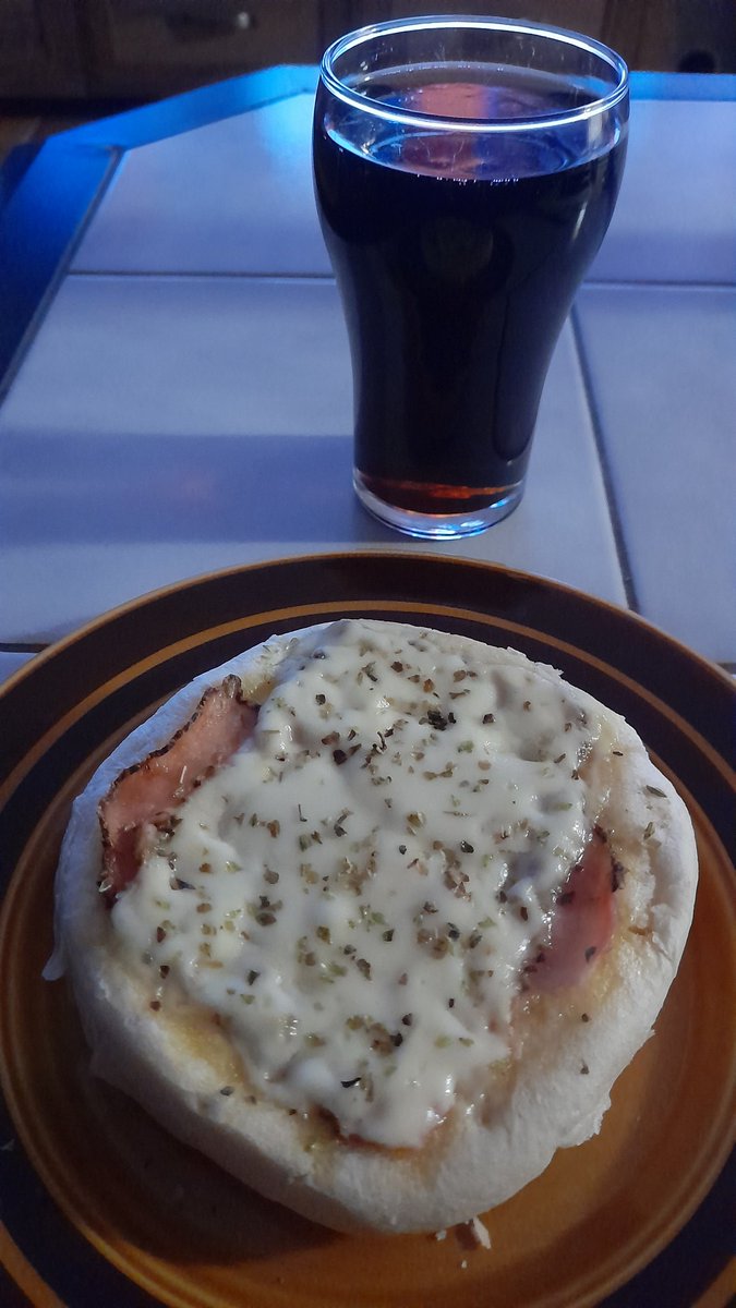 SwedishGamester's tweet photo. A black-pepper ham #Melt sandwich and a glass of #DrPepper is far from the best #PostWorkoutSnack you can ever have! But it's darn #tasty and I've earned it! ๐ https://t.co/71CpUt6yhe