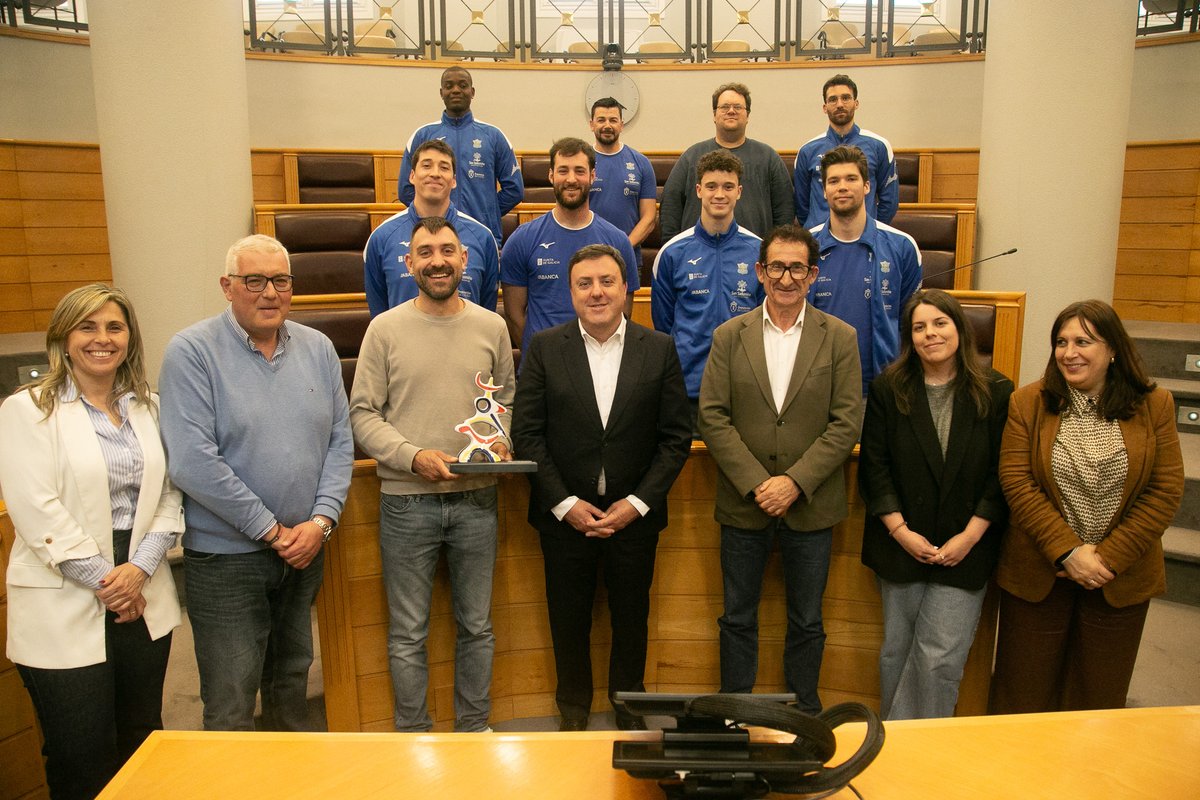 Depucoruna's tweet photo. 🏐 A @Depucoruna celebra o éxito do Aldebarán Intasa San Sadurniño, que regresará á élite do voleibol nacional.

🙌 A institución provincial destacou a traxectoria dun proxecto deportivo que leva máis de tres décadas facendo medrar este deporte.

ℹ️ https://t.co/0DGY54NaeU https://t.co/Ul2x70EJLn