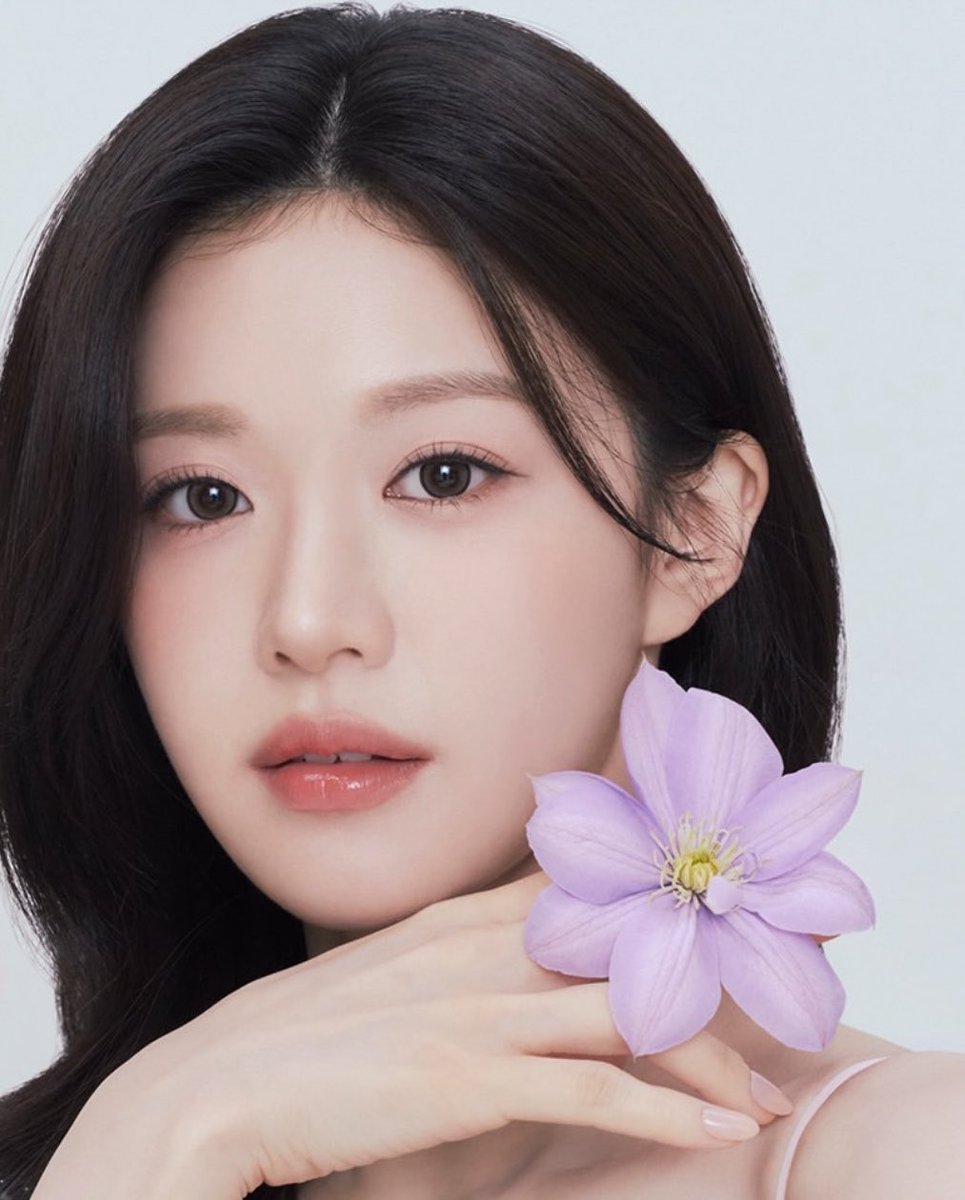 hourly younjung tweet media