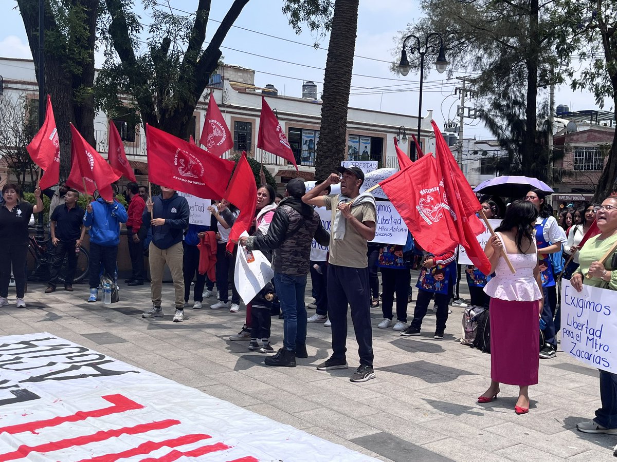 moosnipolxnaaii's tweet photo. #MorenaReprimeEnChimalhuacán
Exigimos la libertad inmediata de Antonio Zacarías Mendoza, integrante del Movimiento Antorchista en Chimalhuacán, detenido por exigir agua potable para las colonias populares https://t.co/CjfXfOT5OE