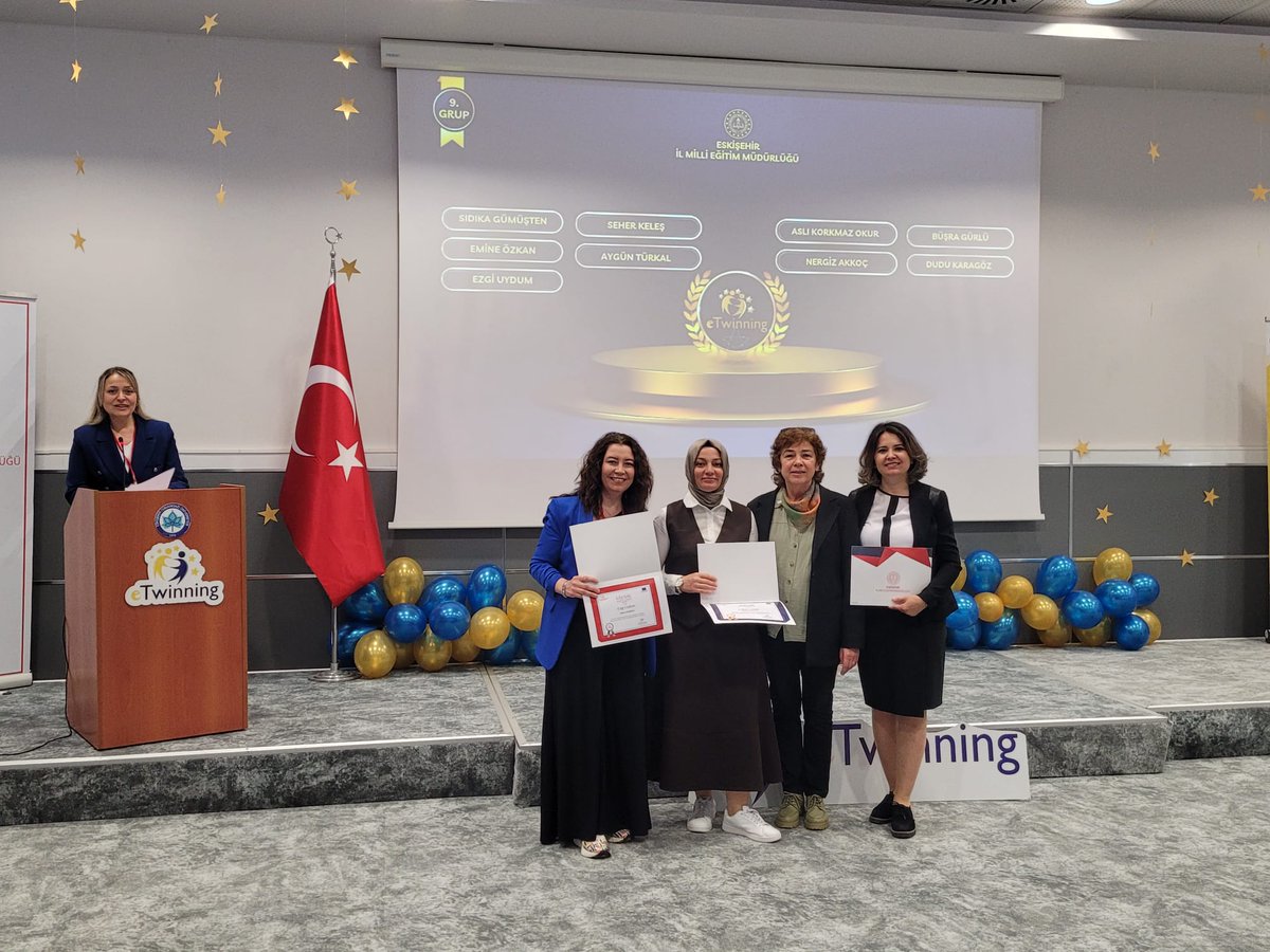 EdipMtal's tweet photo. 2025 yılı Ulusal ve Uluslararası eTwinning kalite etiketi belgelerimizi gururla aldık. 
GREEN HORIZON eTwinning projesinde Ulusal ve Avrupa Kalite Etiketi alan öğretmenlerimiz Emine ÖZKAN,Seher KELEŞ ve Ezgi UYDUM aokulumuza ve öğrencilerimize katkılarından dolayı teşekkür ediyor https://t.co/sf3ORD6Hrw