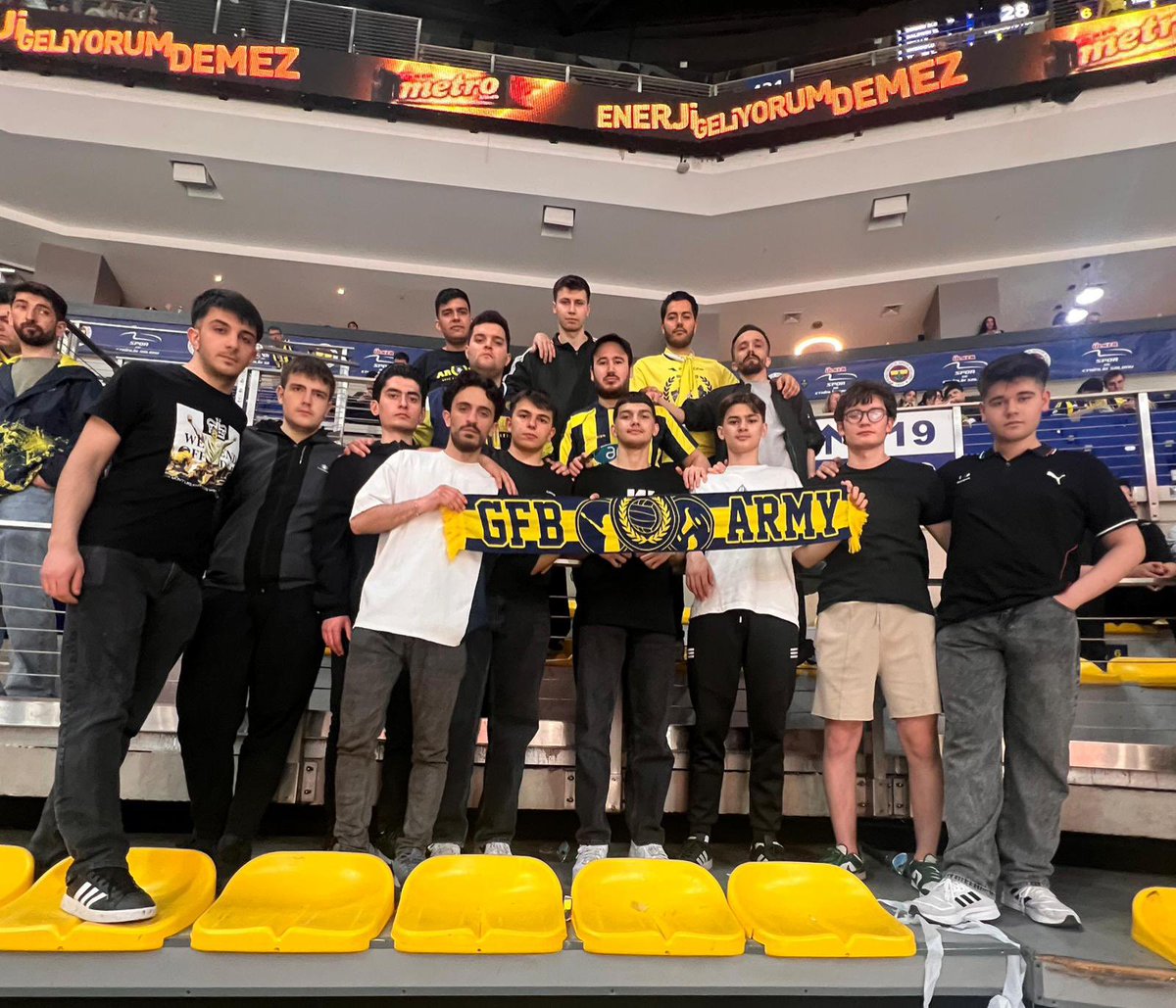 1907gfbarmy's tweet photo. BİZİM İÇİN HEVES DEĞİLSİN SEN FENER!

#GFBARMY https://t.co/r4RhRP5LkS