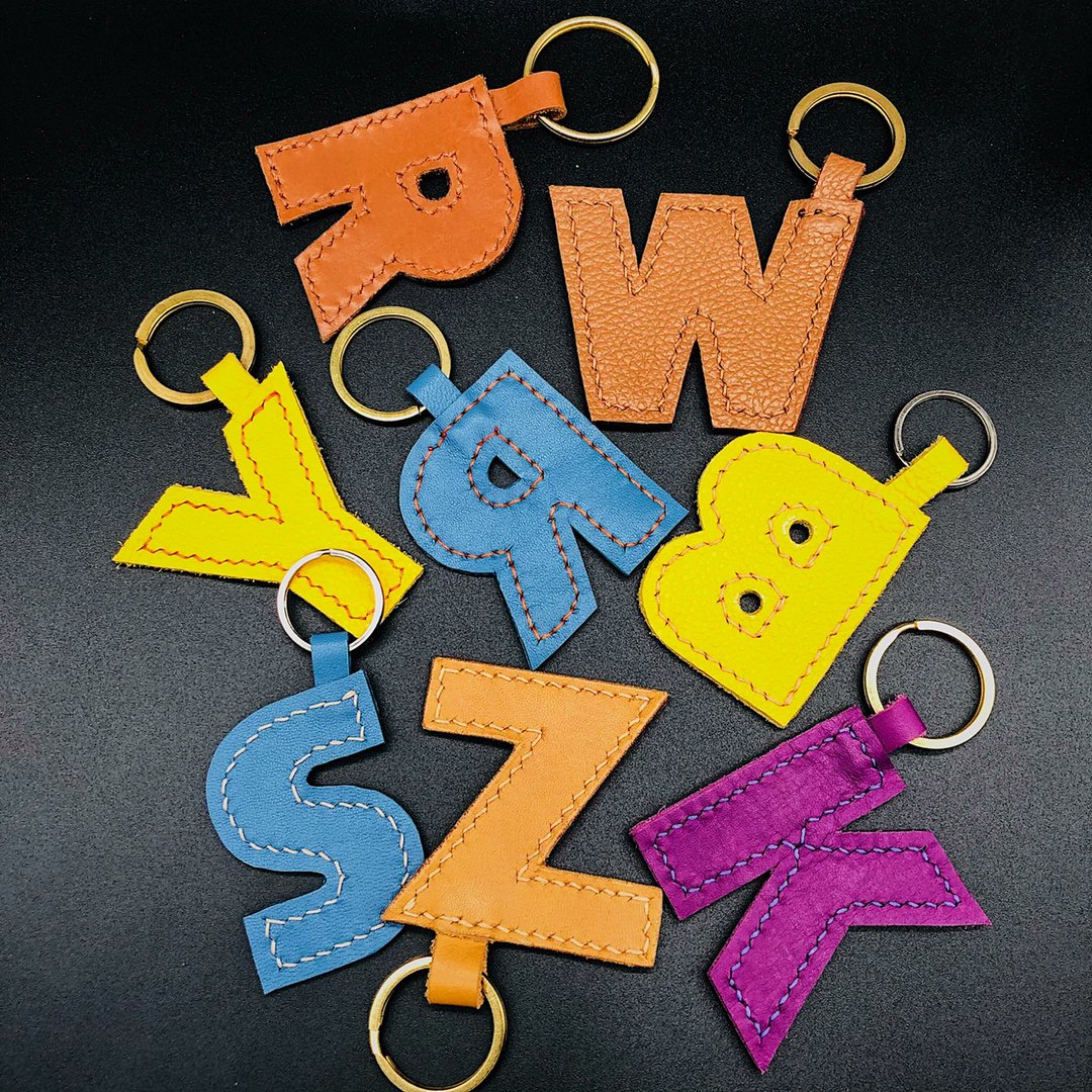 lKamiilo's tweet photo. Just finished a cute fabric scrap keychain DIY! Turned old leftover fabric into a personalized gift in 30 mins  Perfect for upcycling old clothes. https://t.co/xjqUOgWzjY