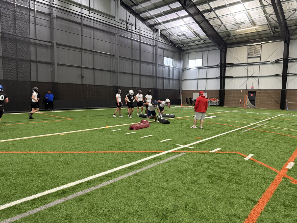 coachteeks's tweet photo. Great to watch this kid get after it today.  Great work Logan @LoganSanjur2029 https://t.co/fkNI4iTn7A
