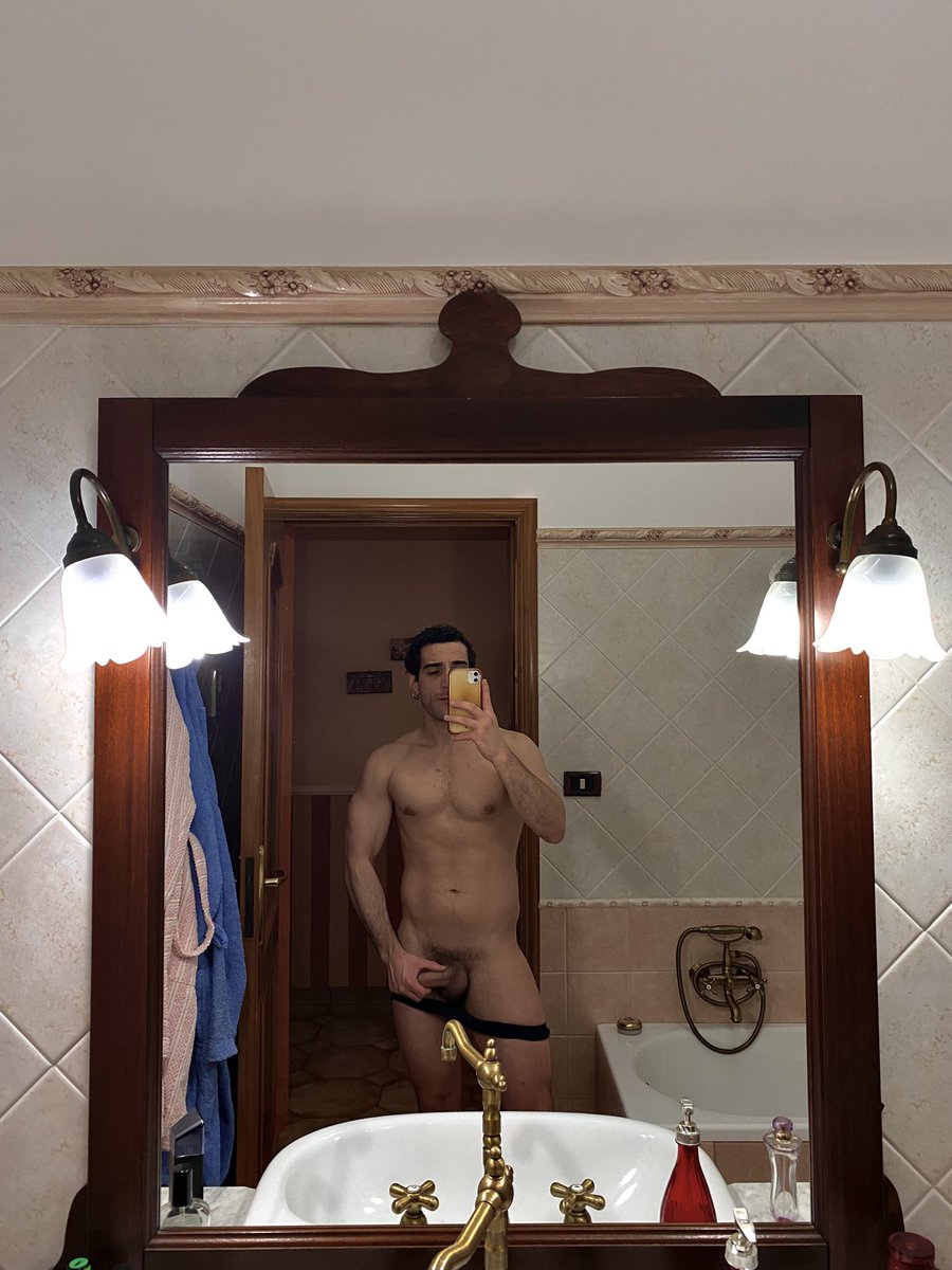 Alessandro 👅 tweet media