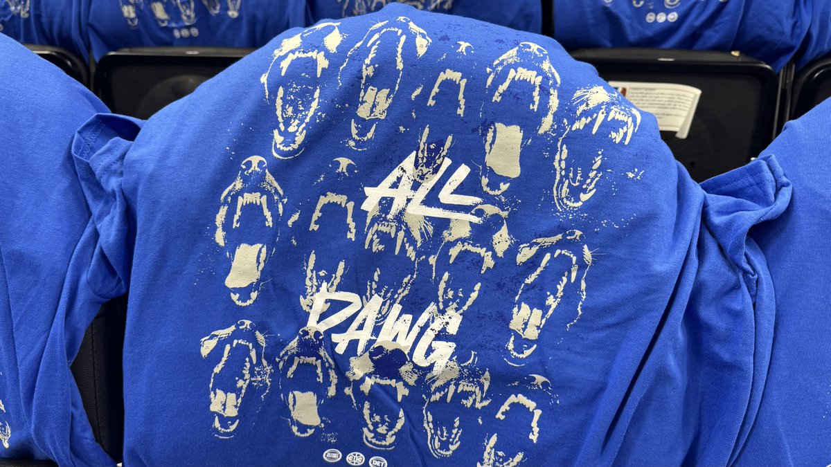 alex_crescenti's tweet photo. It’s a blue out inside LCA tonight for Game 5 between the Pistons and Cavs https://t.co/t7vAaRIp9W