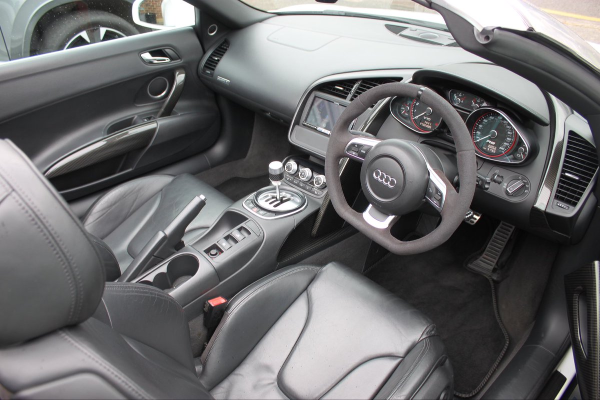 Divinedetail tweet media