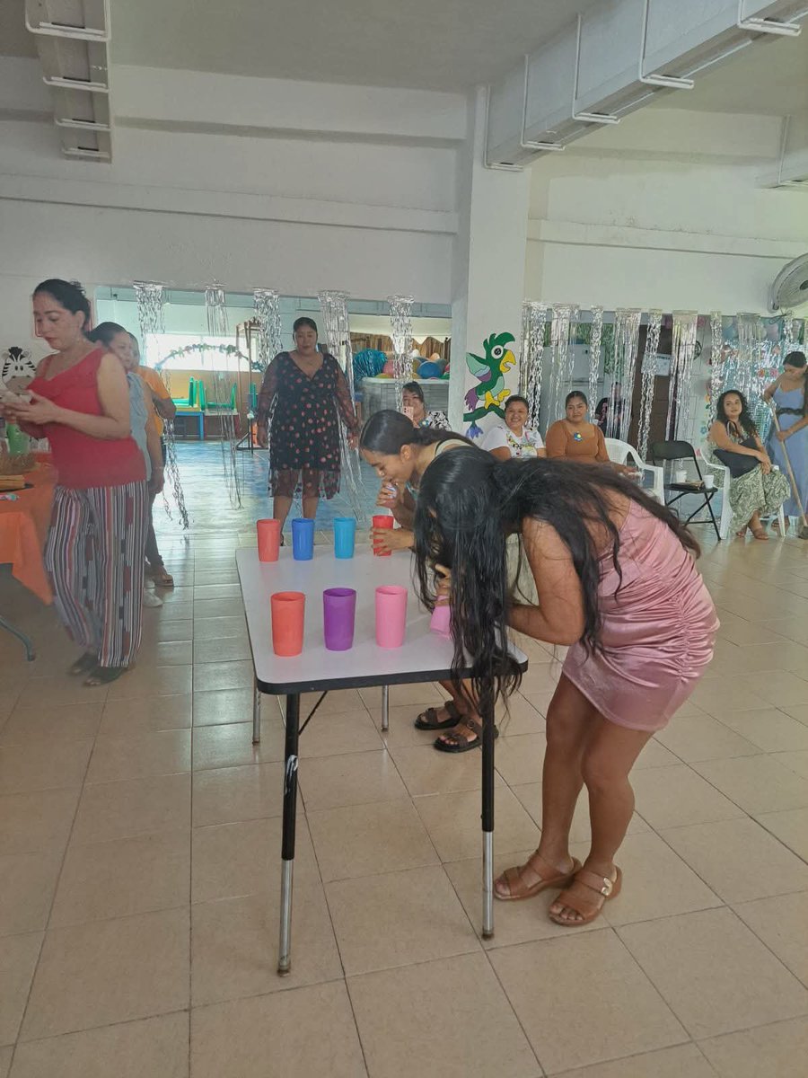 DIFAcapulco's tweet photo. Con mucho cariño celebramos a las mamás de las niñas y niños que asisten a Cedich, donde disfrutaron de juegos, concursos, comida, premios y música, en un ambiente especialmente para consentirlas y reconocer todo el amor, esfuerzo y dedicación que brindan día a día. https://t.co/8l9USIeBVD