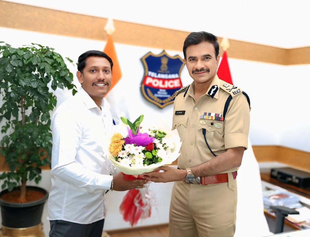 RightsVip's tweet photo. 💐🚨Honored to meet Shri C.V Anand sir, DGP Telangana Police, at the Police Headquarters. Heartiest congratulations to him on assuming charge as the Director General of Police, Telangana.
#humanrightsmunna #viphumanrightsassociation https://t.co/Ckq07VxdcR
