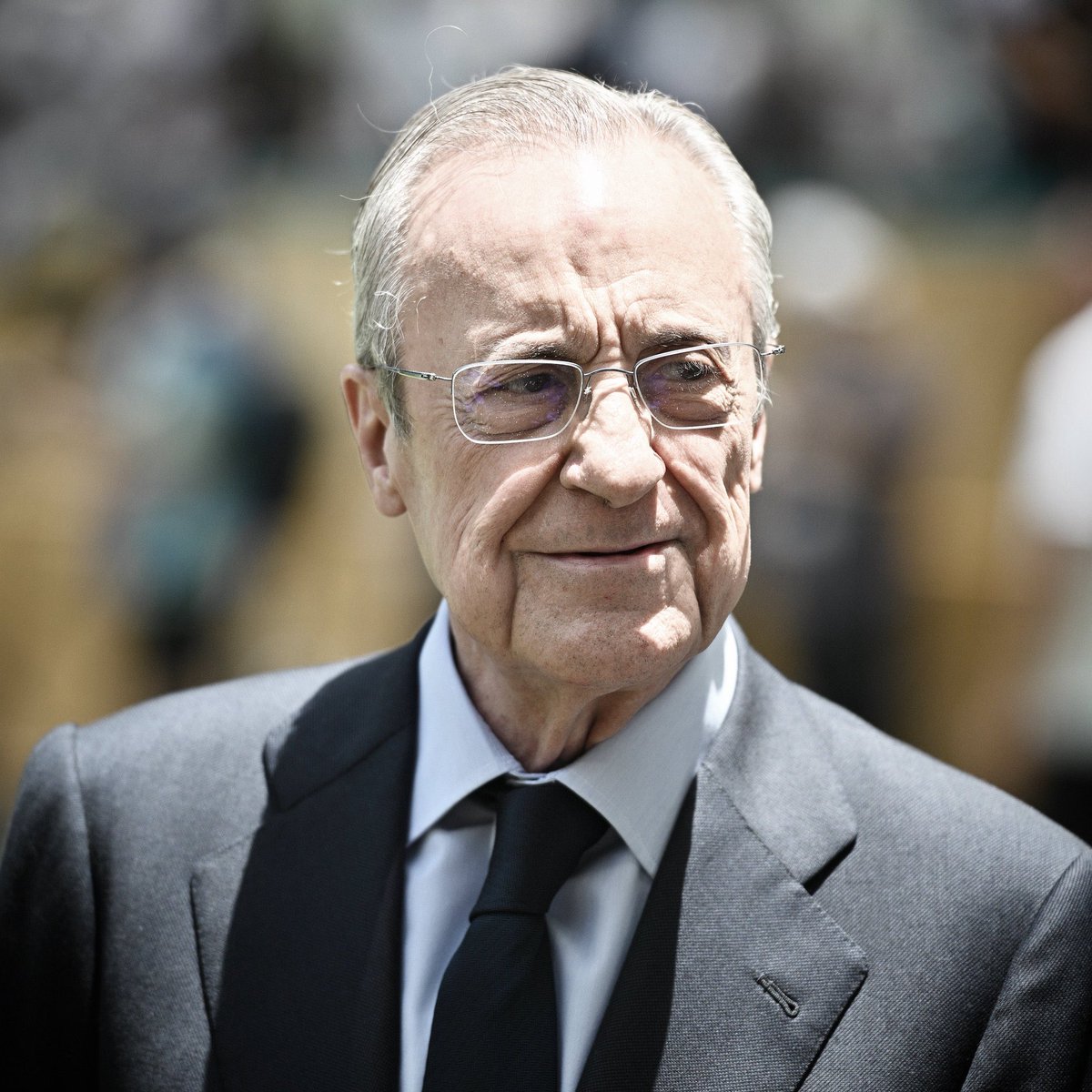 maysonlopez3's tweet photo. Florentino Pérez: «¿Si me gusta Lamine Yamal? ¡Por supuesto que me gusta! », dijo a El Chiringuito. 🚨🚨‼️

«¿Ficharlo? (Ríe). La relación con el Barcelona está completamente rota».⚽️⚽️⚽️❌🚨‼️ https://t.co/kSpEjdilA8