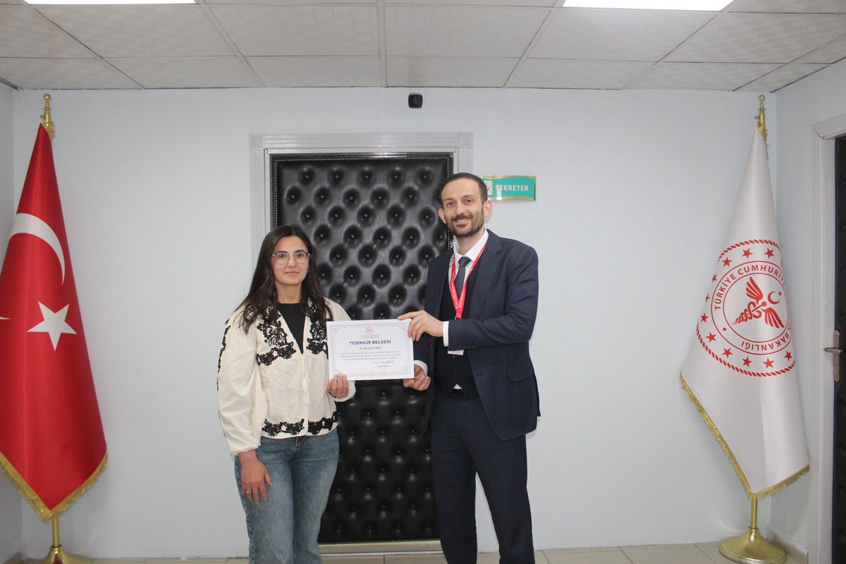 Bitlisism's tweet photo. Adilcevaz ilçemizde tütünle mücadele hizmetleri kapsamında yürütülen özverili çalışmalar dolayısıyla, Toplum Sağlığı Merkezi Başkanımız Dr. Elif Hatice Özkale ve ekip arkadaşlarına teşekkür belgeleri, Halk Sağlığı Başkanımız Uzm. Dr. Enes Camcıoğlu tarafından takdim edildi.

++ https://t.co/XFCUuWzDQZ