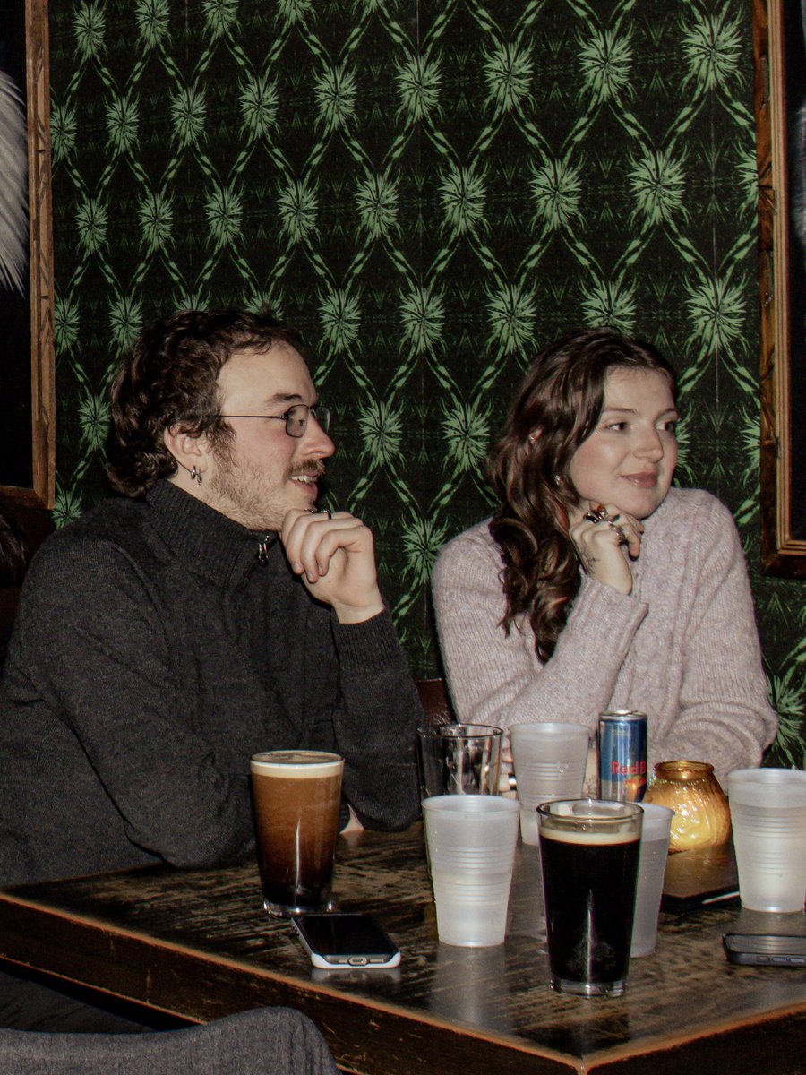 Easybarchicago's tweet photo. Pondering what to do next? We'll make it easy for you, we've got open mic comedy in the back room every Wednesday night starting at 10:30pm with Easy Laughs

📸: @anukaphotos https://t.co/F4n9yHwMBa
